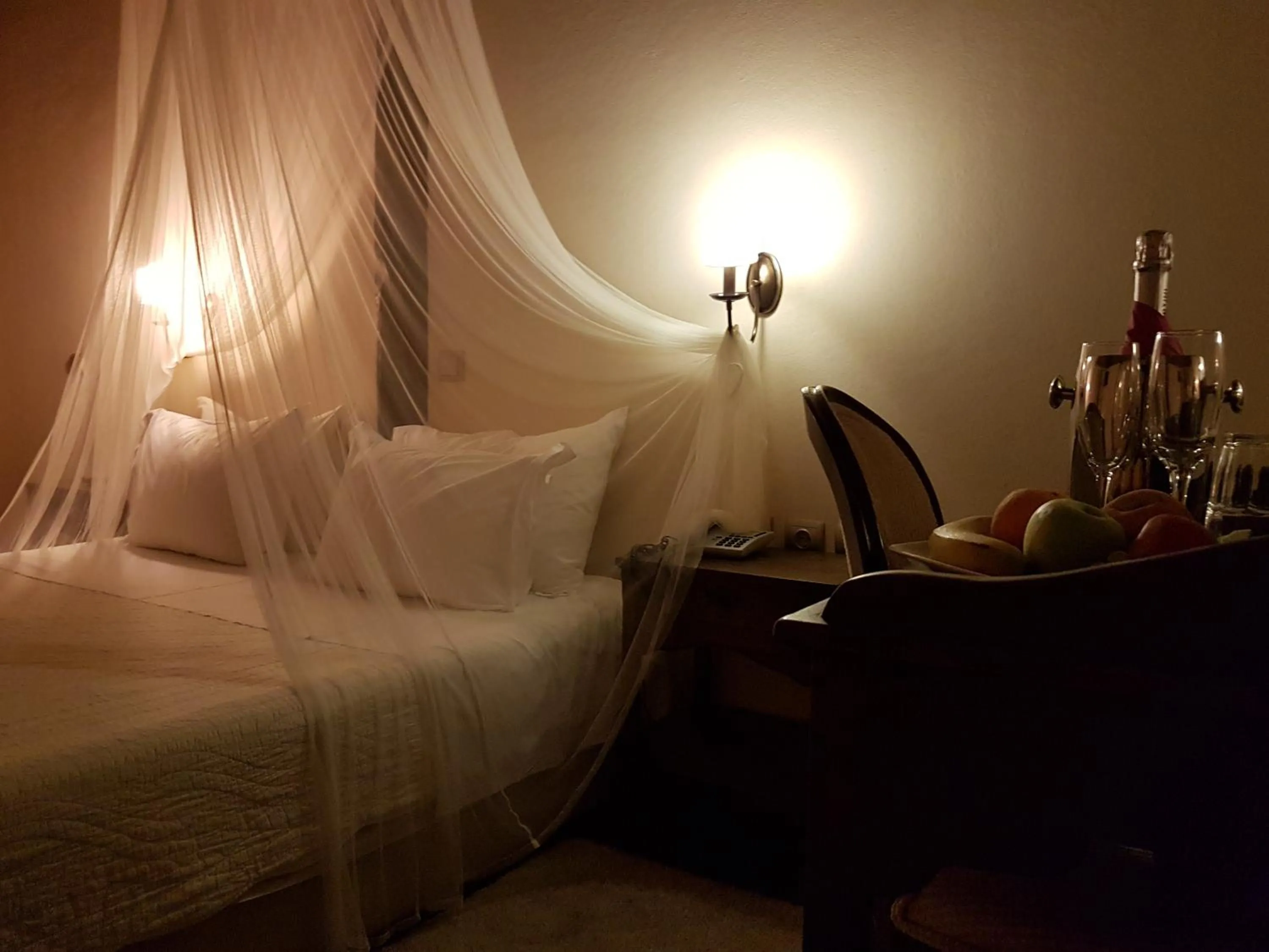 Photo of the whole room, Bed in Varosi 4 Seasons