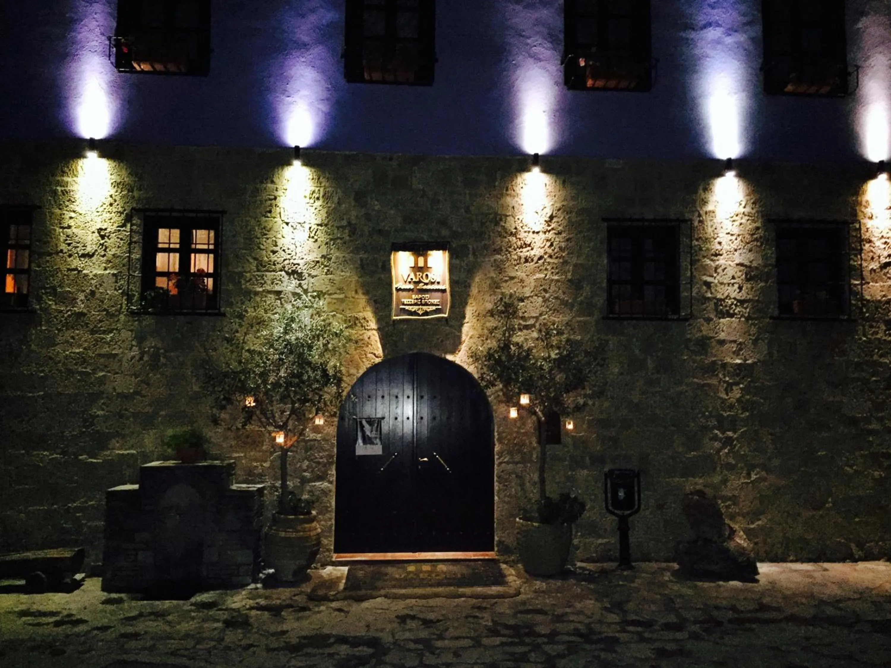 Facade/entrance in Varosi 4 Seasons