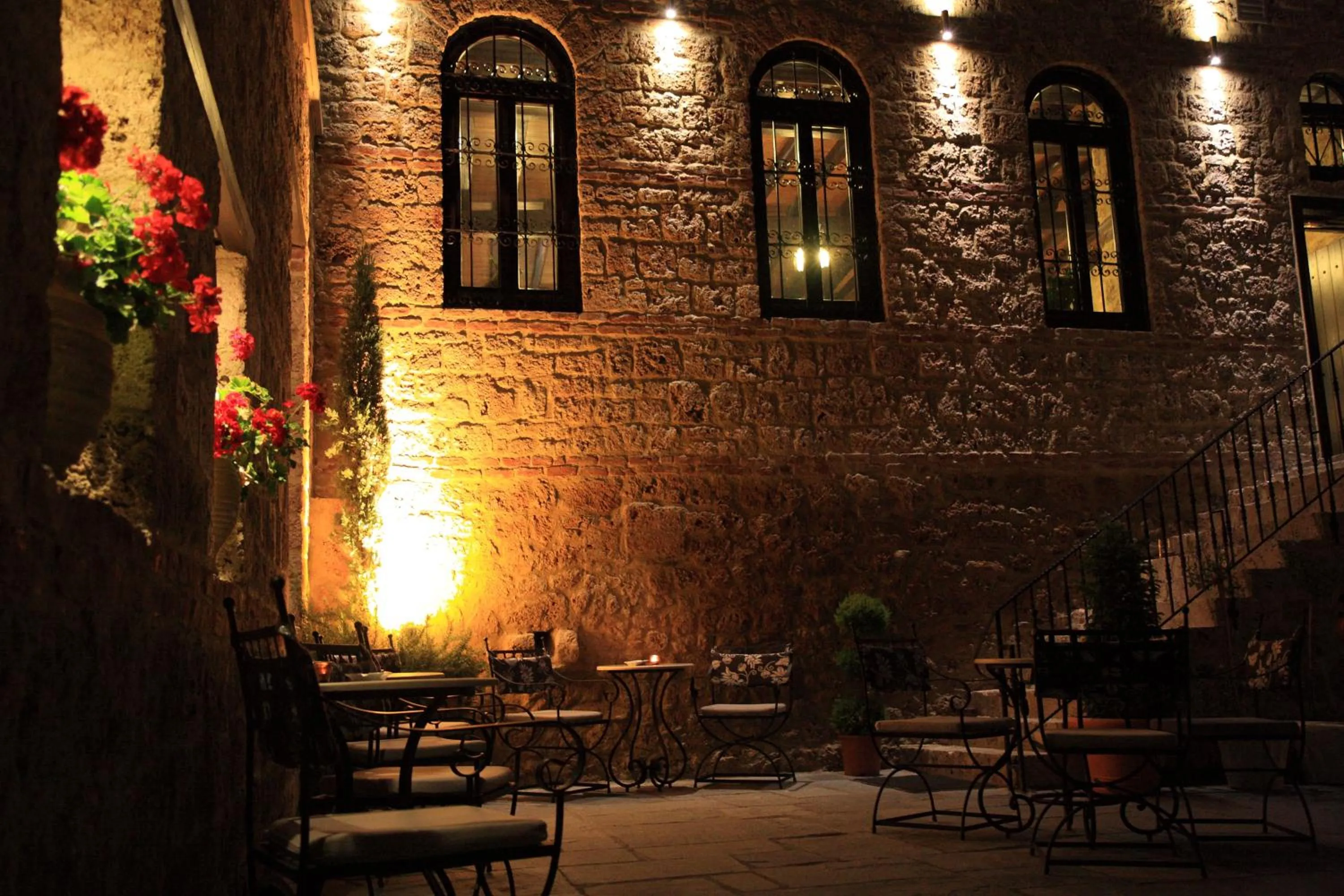 Property building in Varosi 4 Seasons