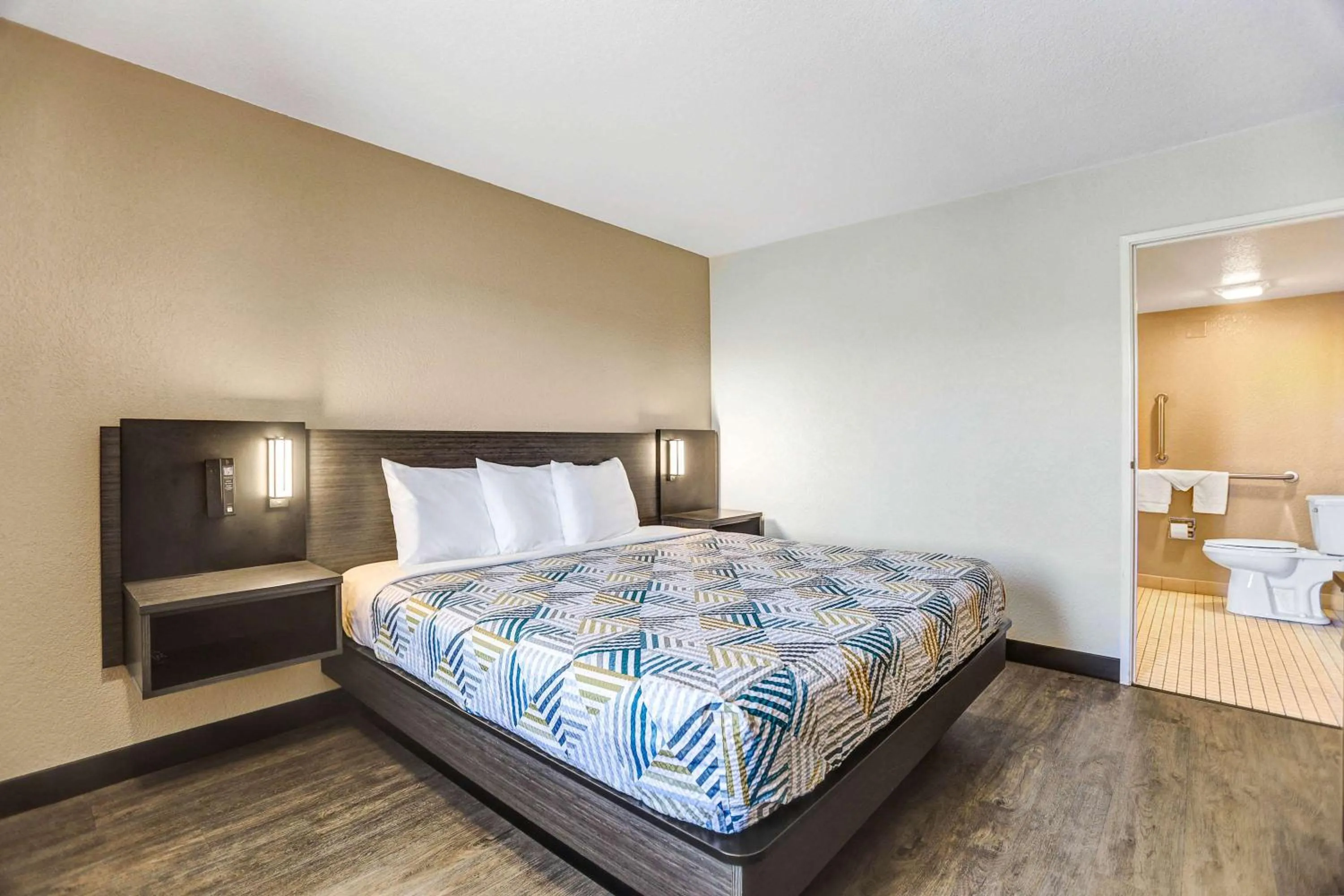 Photo of the whole room, Bed in Motel 6-Amarillo, TX - Airport