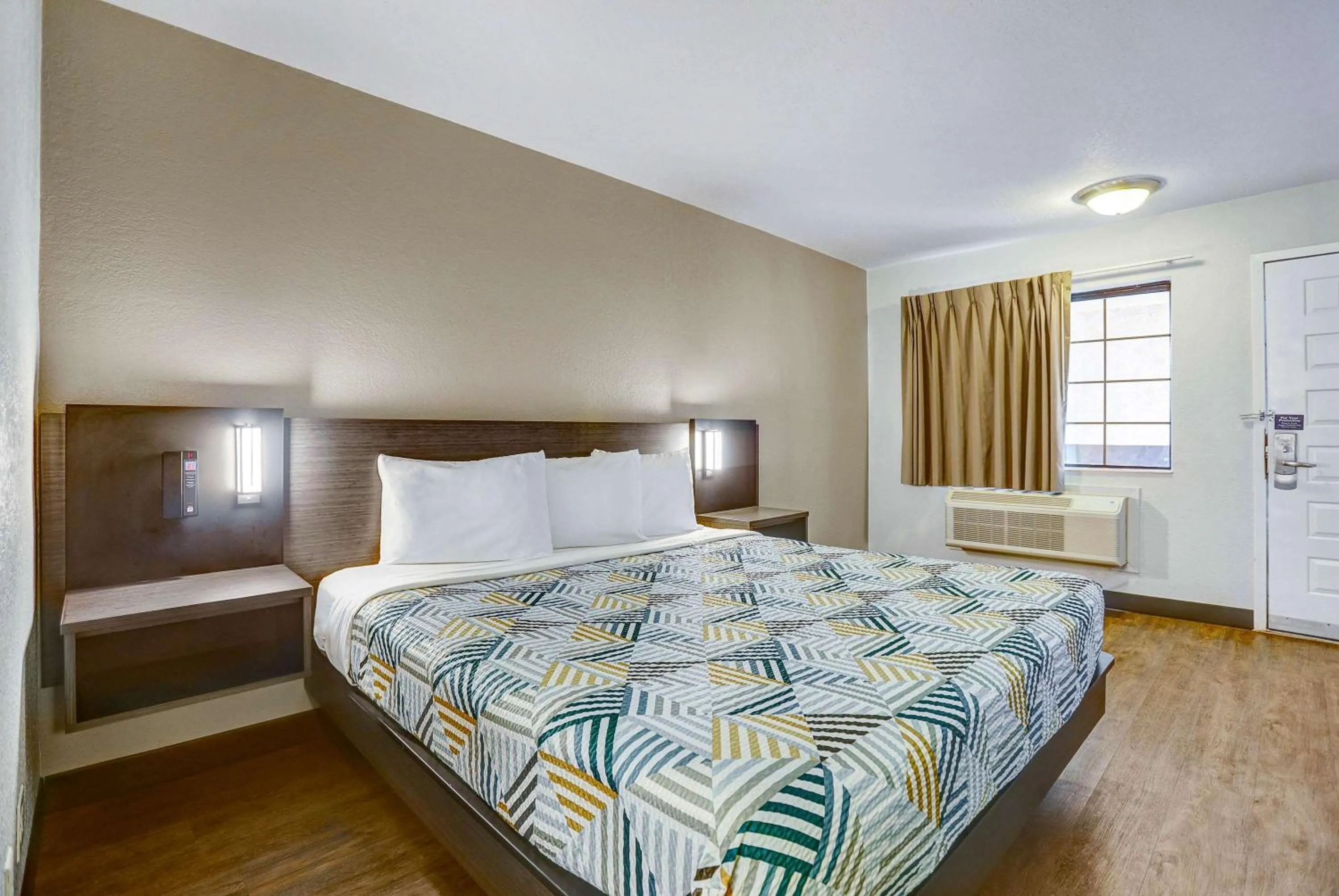 Photo of the whole room, Bed in Motel 6-Amarillo, TX - Airport