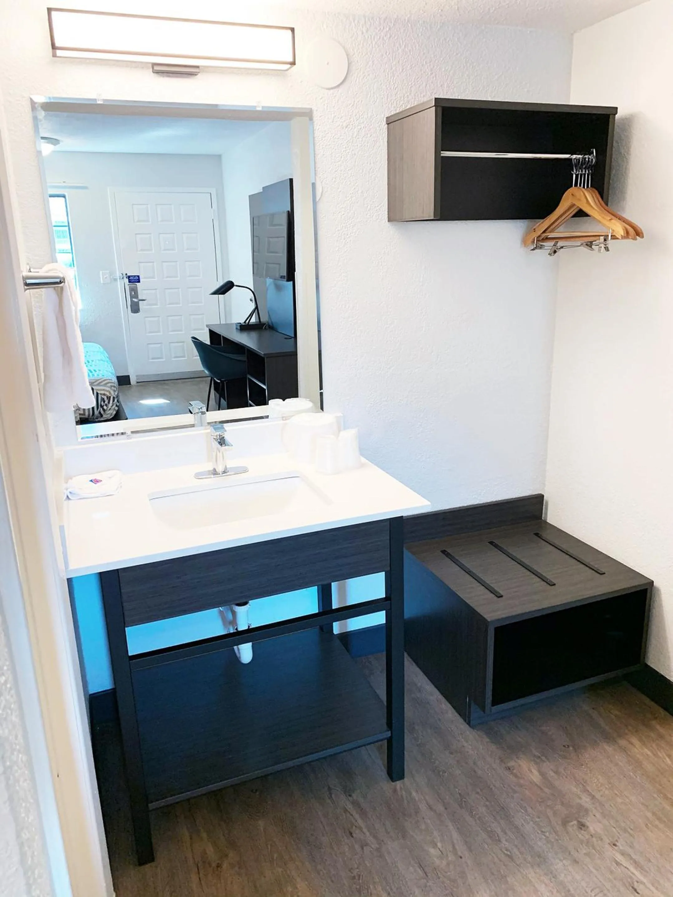 hair dresser in Motel 6-Amarillo, TX - Airport