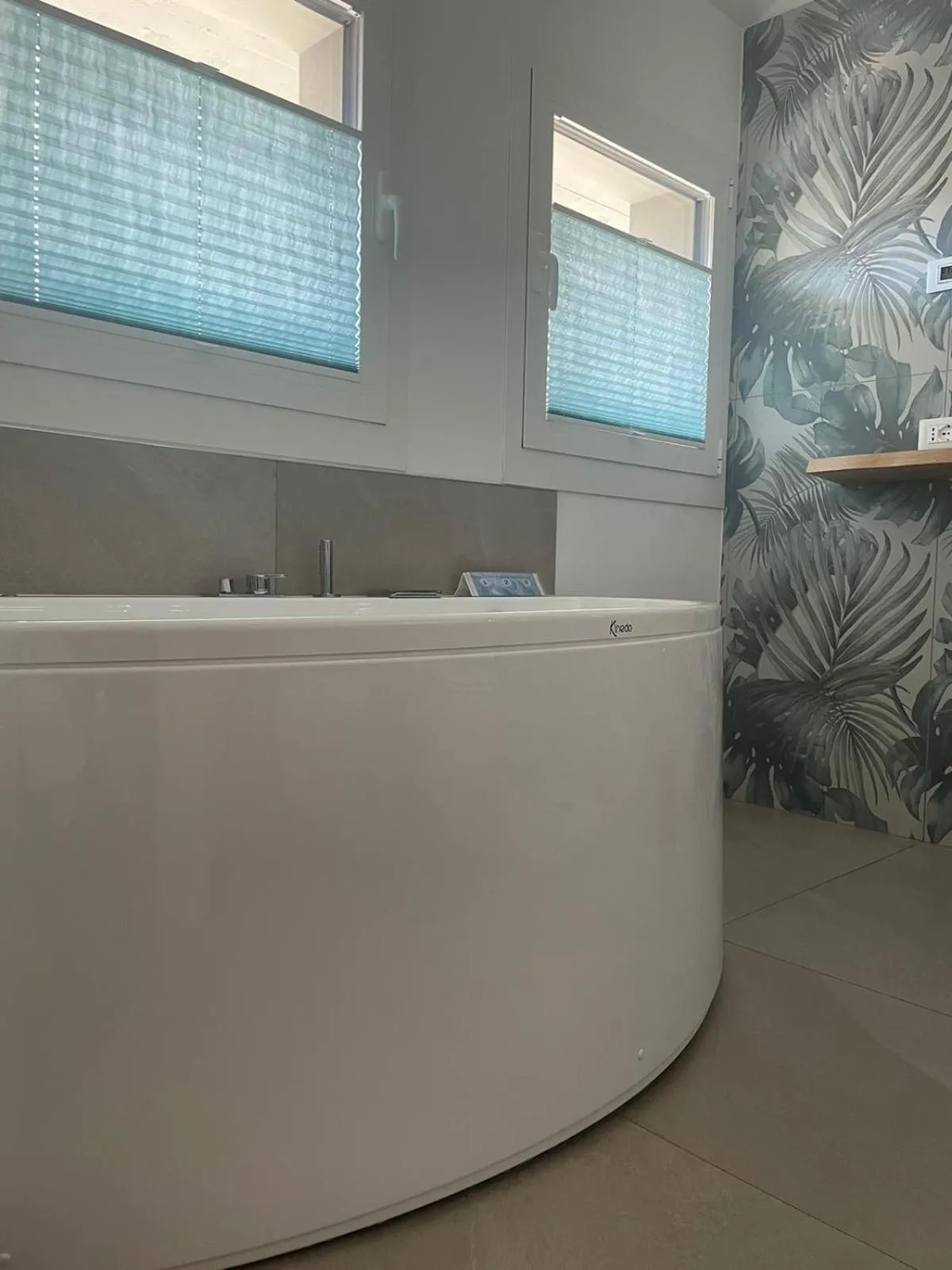 Hot Tub in Hotel Giardino