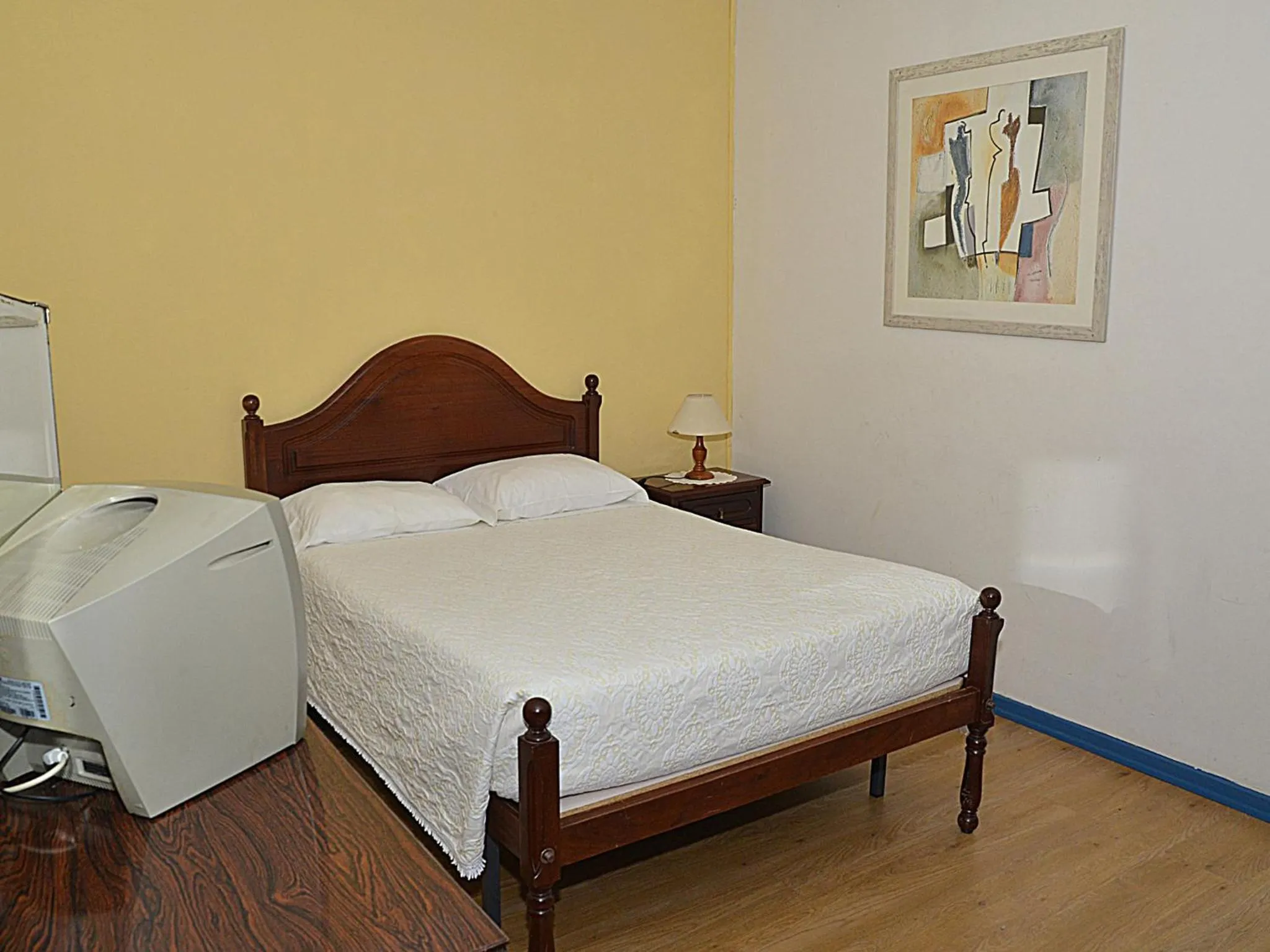 Photo of the whole room in Pensao Astoria