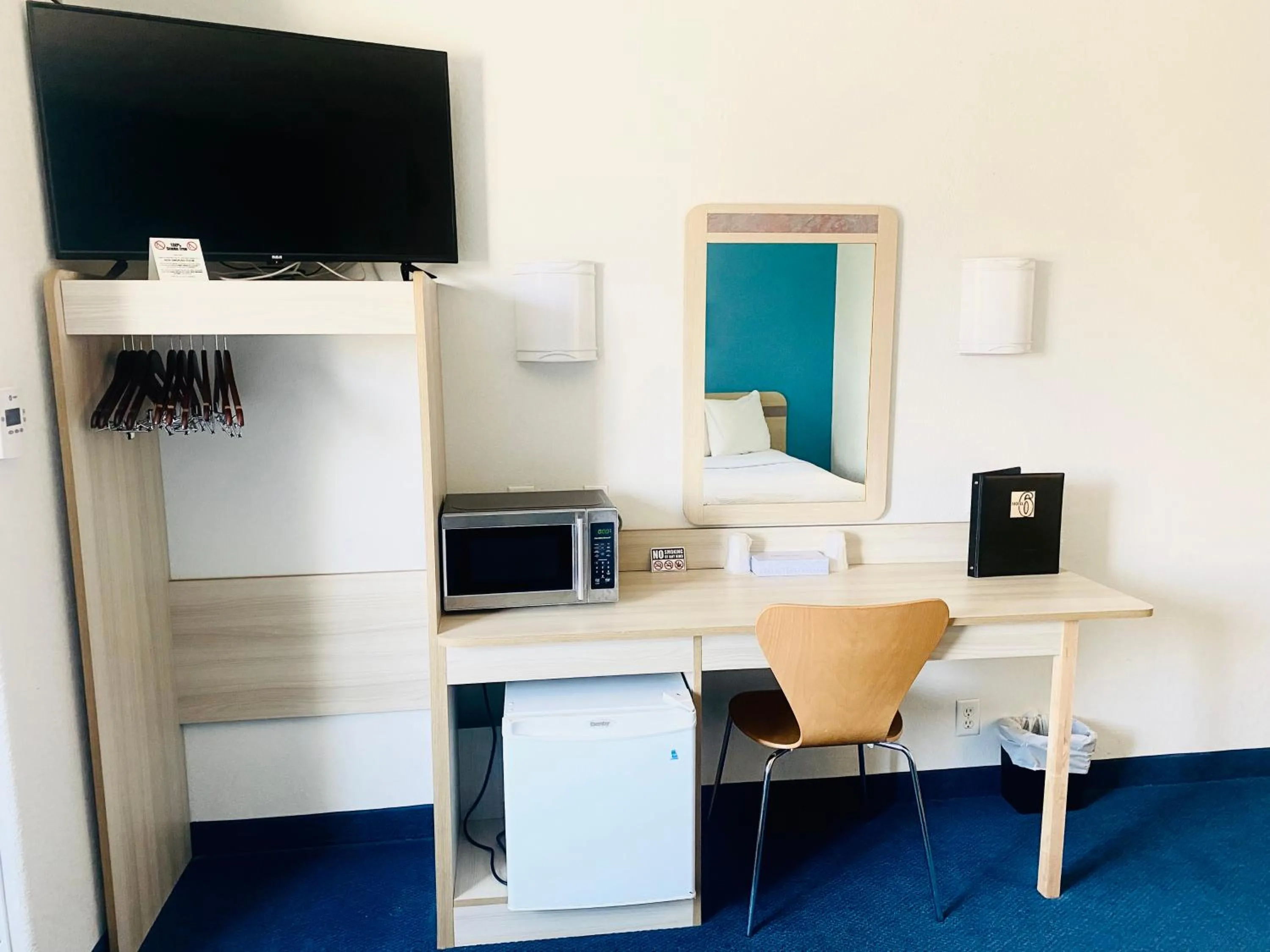 TV and multimedia in Motel 6-Red Deer, AB