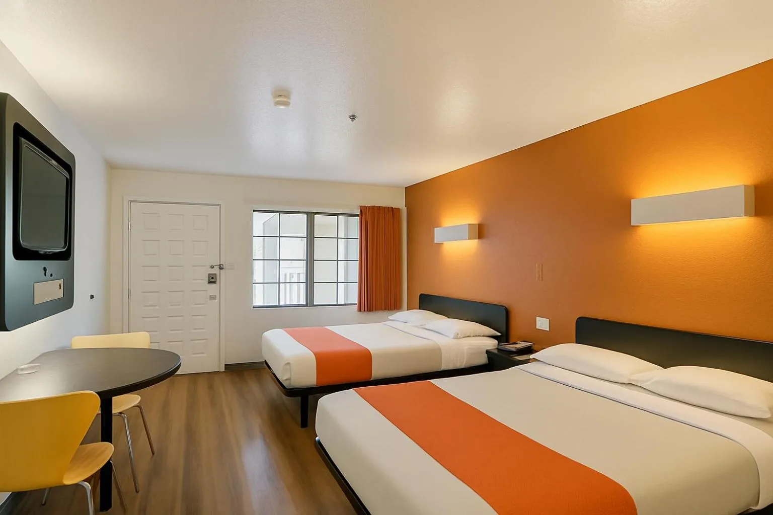 Bedroom, Bed in Motel 6-Thousand Oaks, CA
