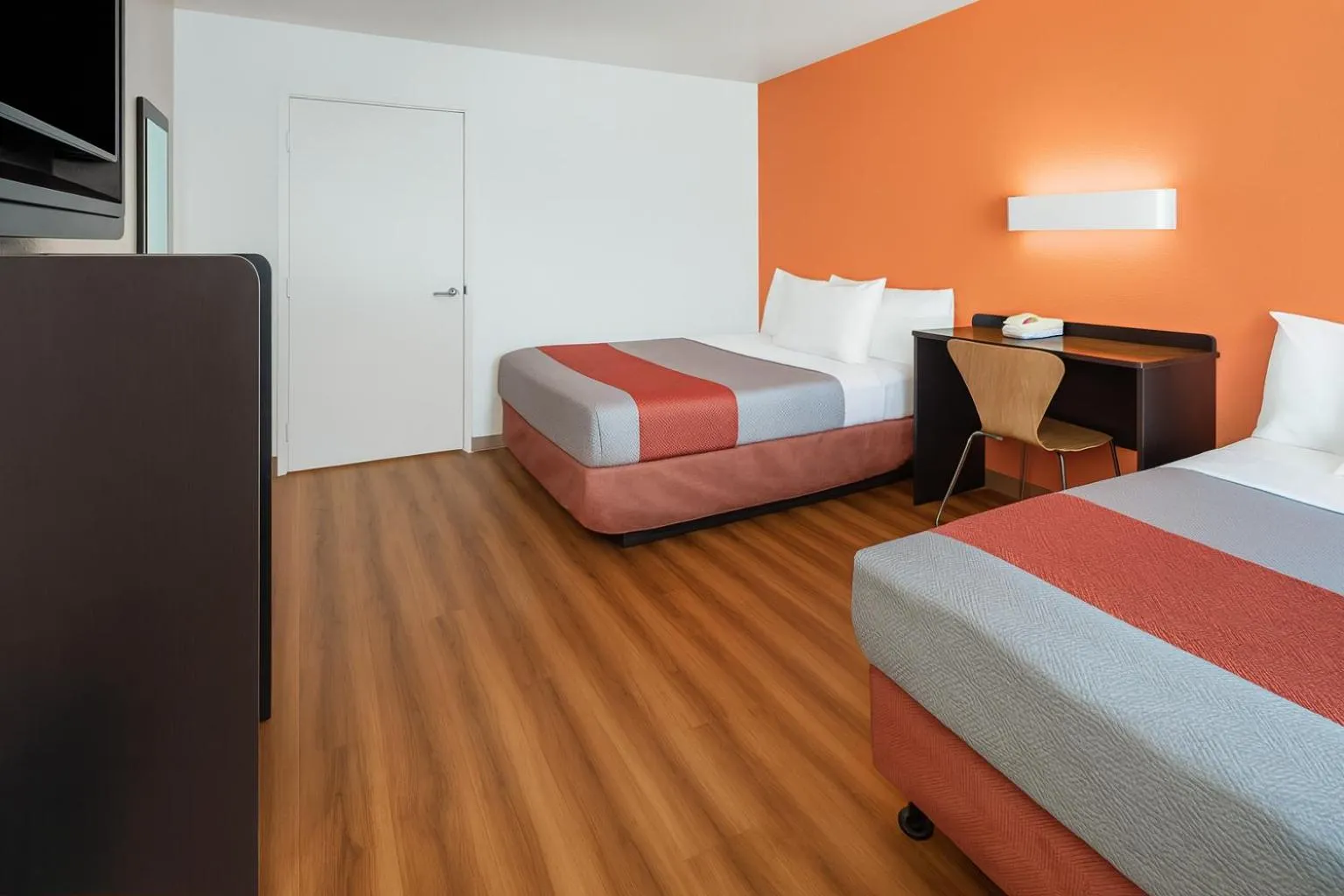 Bedroom, Bed in Motel 6-Thousand Oaks, CA