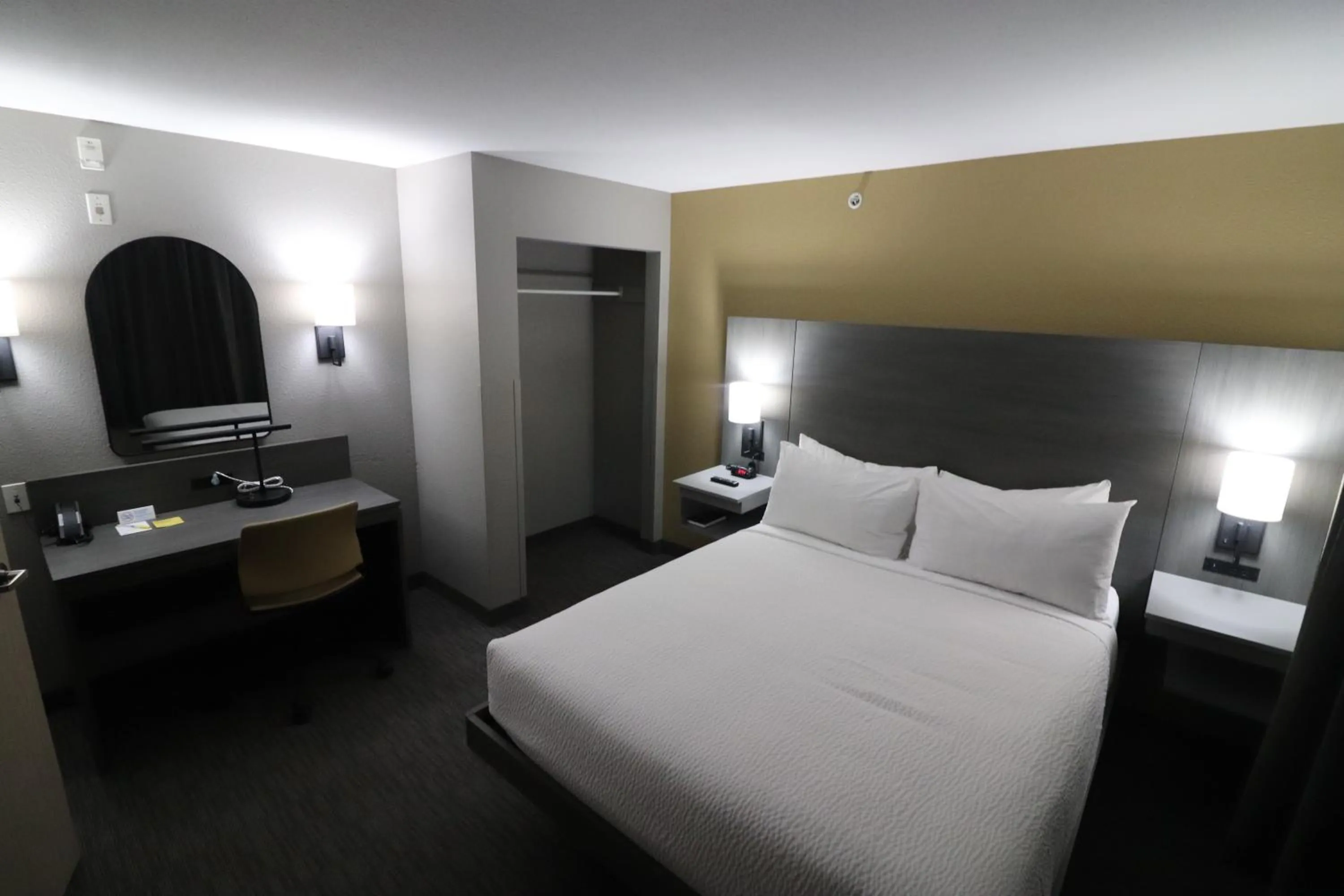 Bed in Days Inn by Wyndham Stony Plain