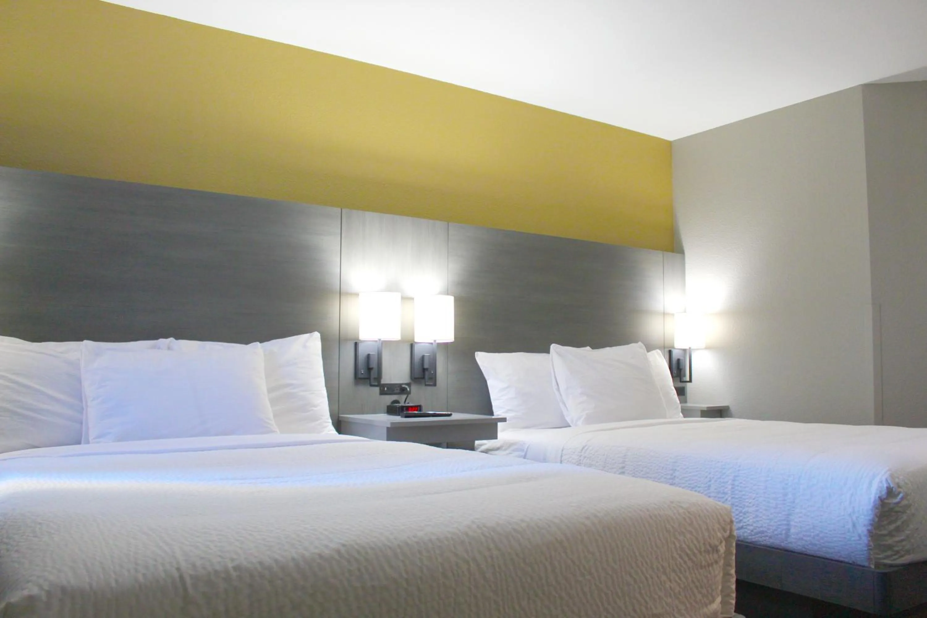 Bed in Motel 6 Stony Plain, AB