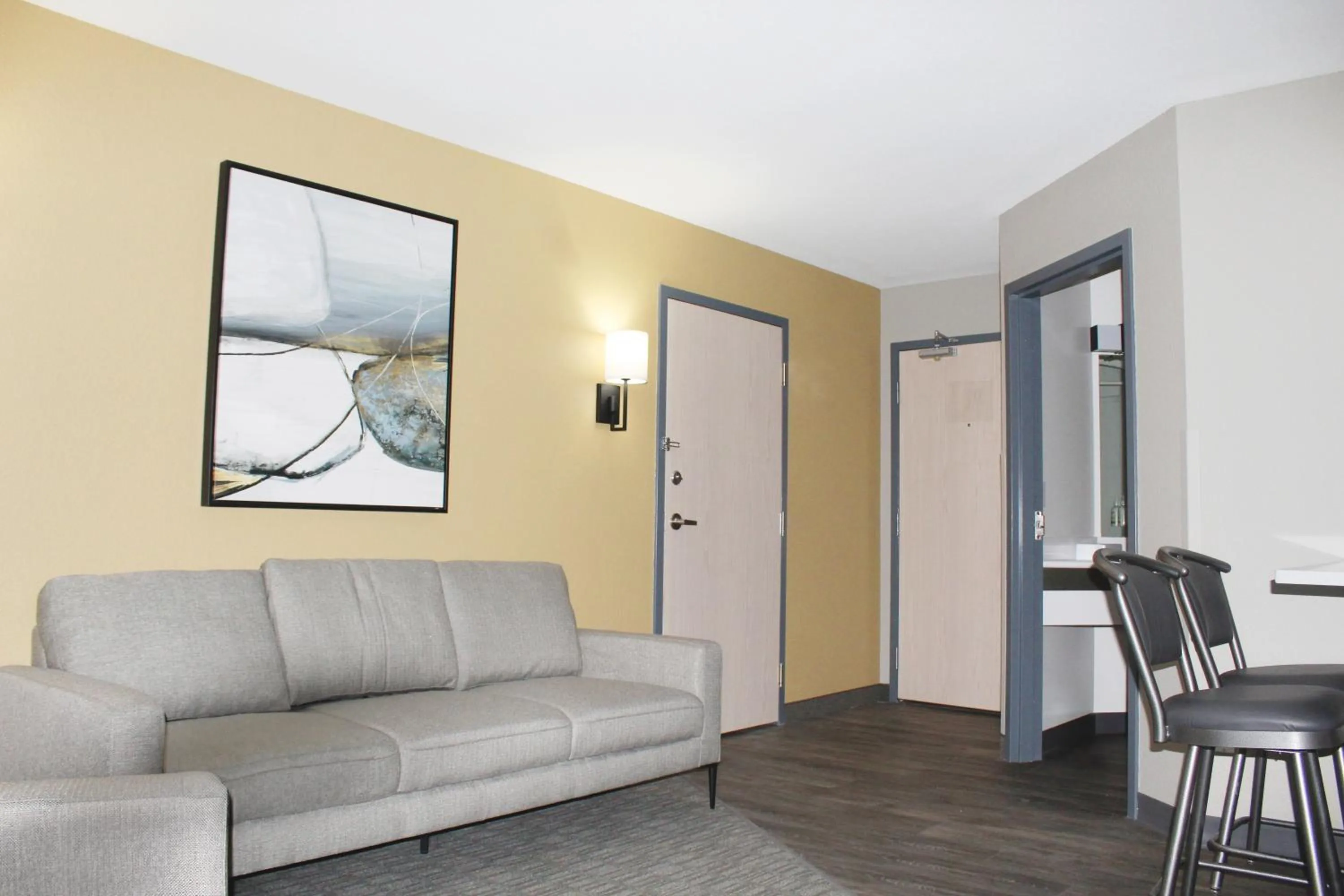 Seating Area in Motel 6 Stony Plain, AB