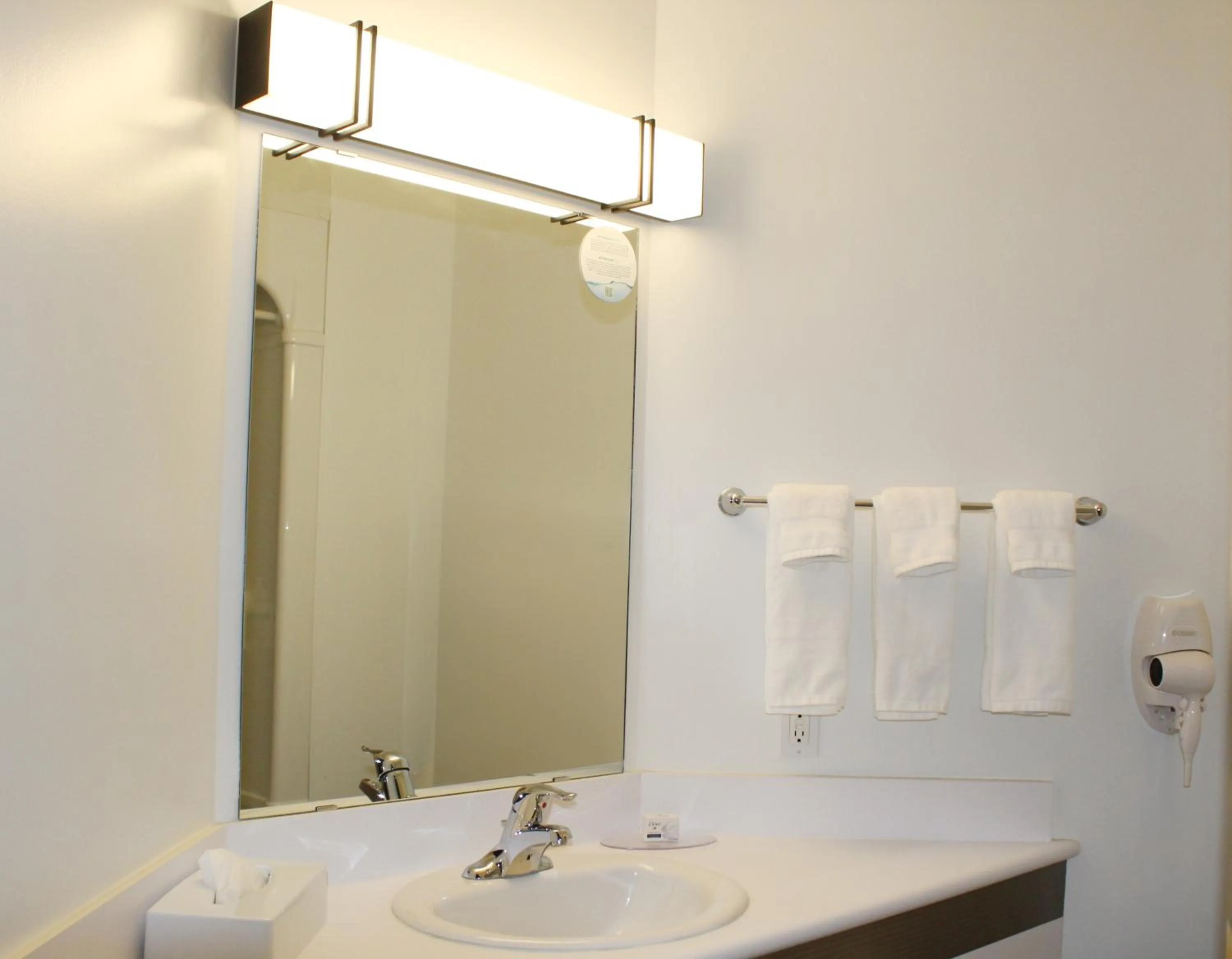 Bathroom in Motel 6 Stony Plain, AB