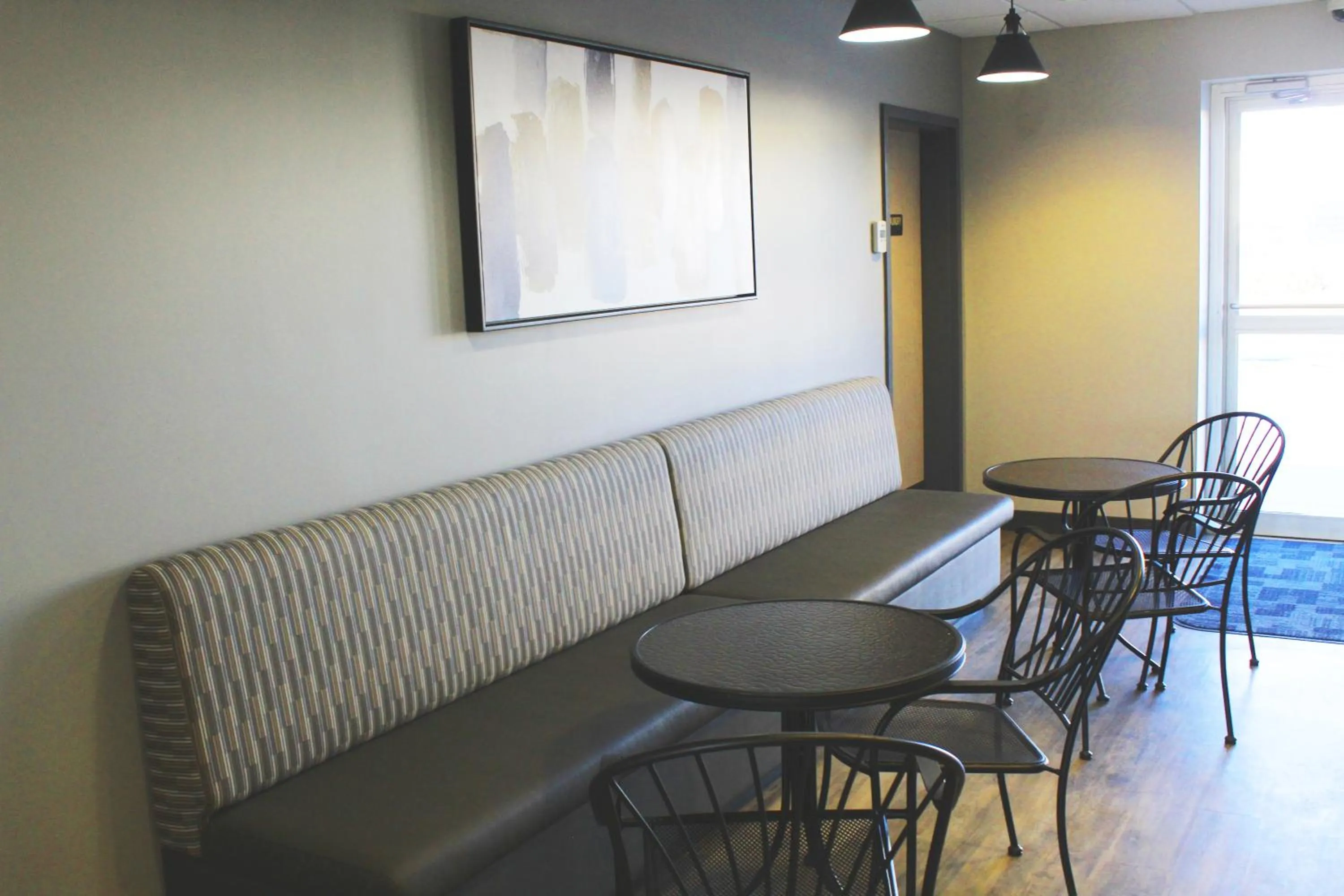 Lobby or reception in Motel 6 Stony Plain, AB