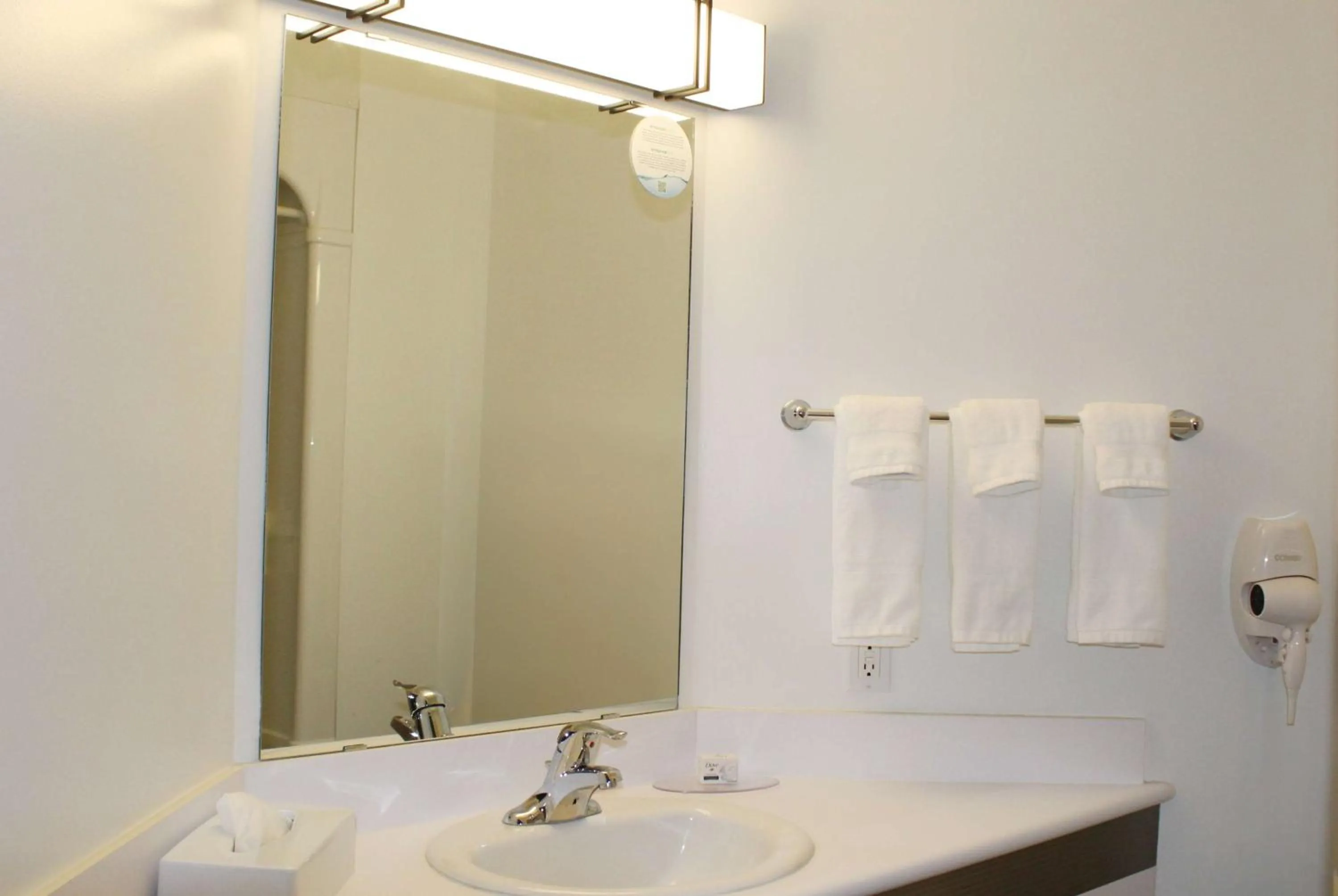 TV and multimedia, Bathroom in Motel 6 Stony Plain, AB