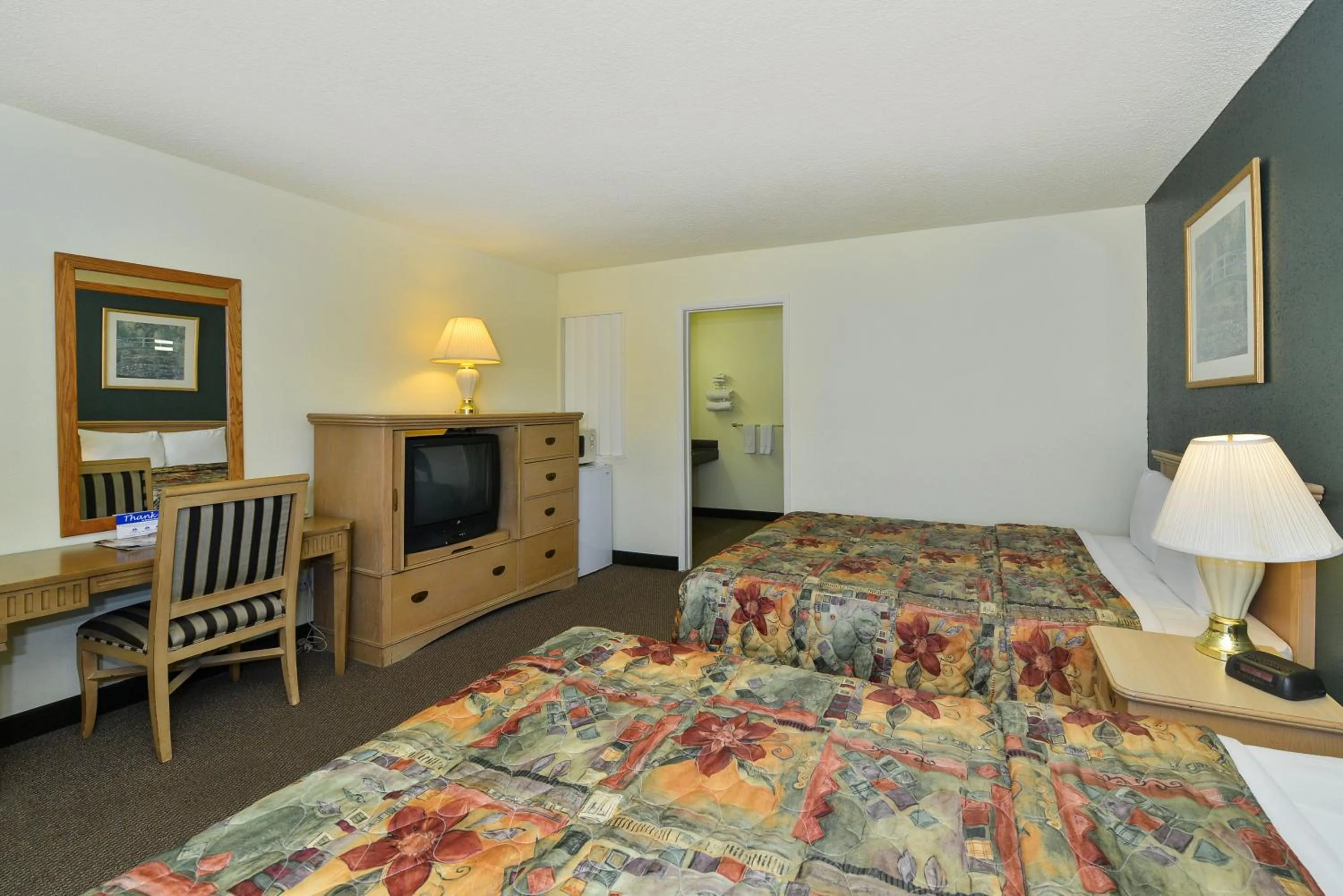 TV/Entertainment Center in Americas Best Value Inn Red Bluff