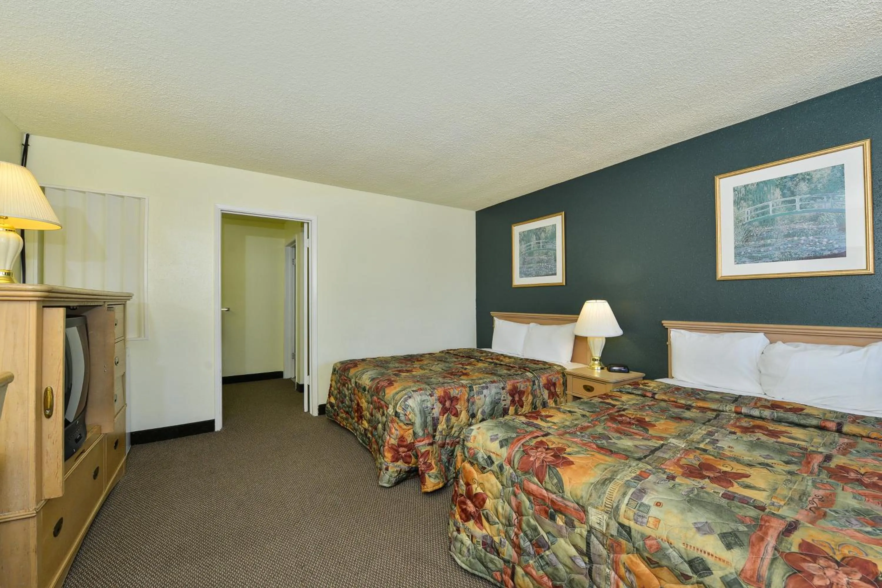 Photo of the whole room in Americas Best Value Inn Red Bluff