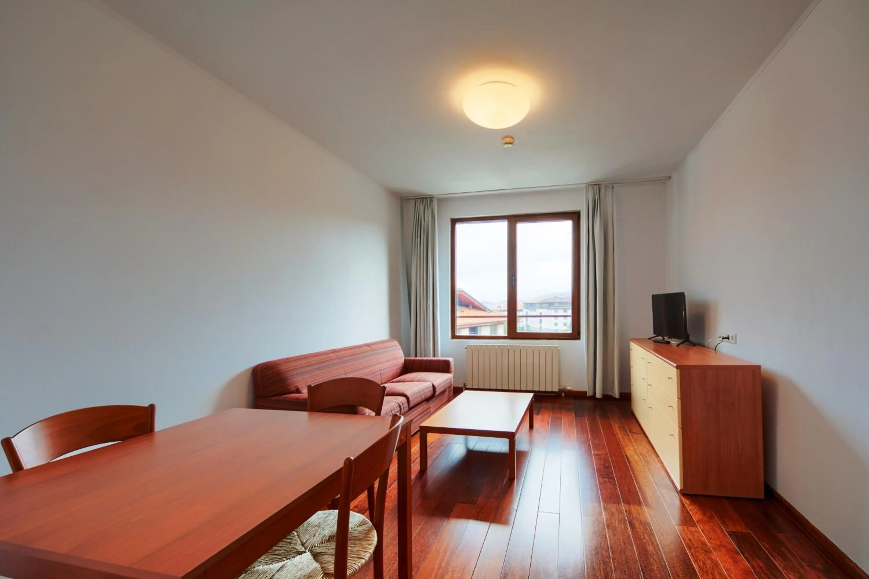 Living room in Bellevue Residence Apartments