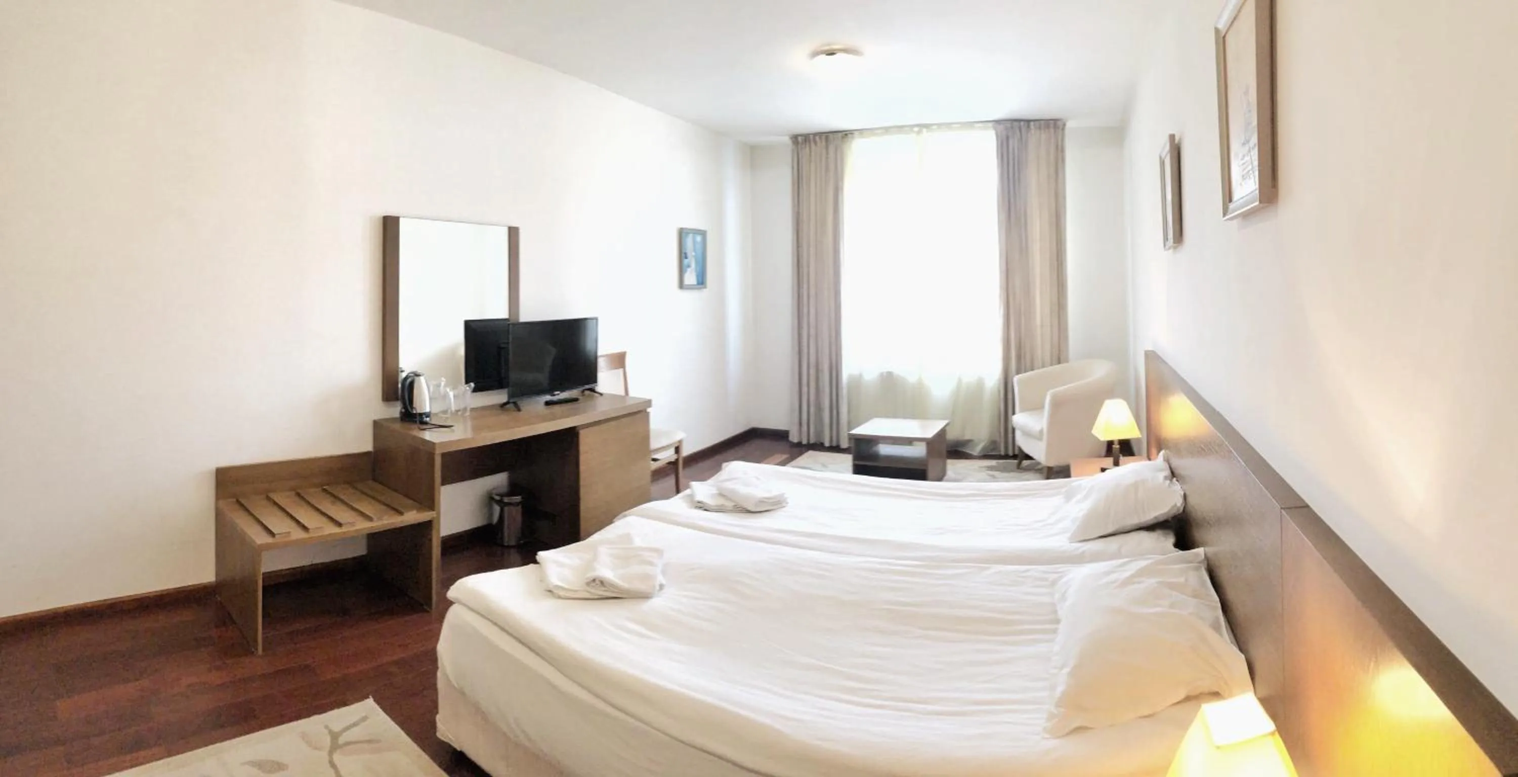 Photo of the whole room, Bed in Bellevue Residence Apartments