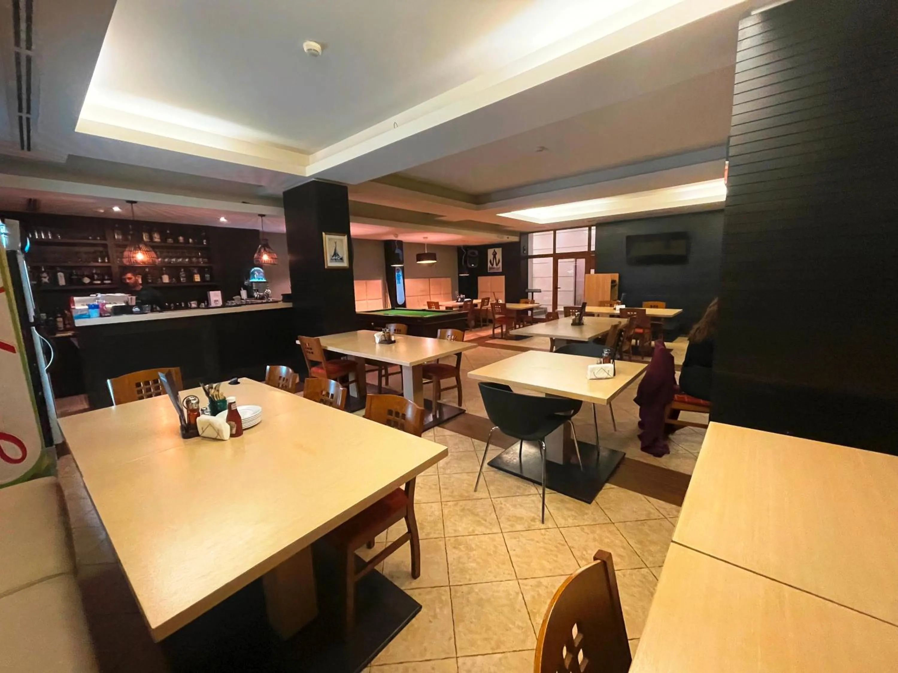 Restaurant/places to eat in Bellevue Residence Apartments