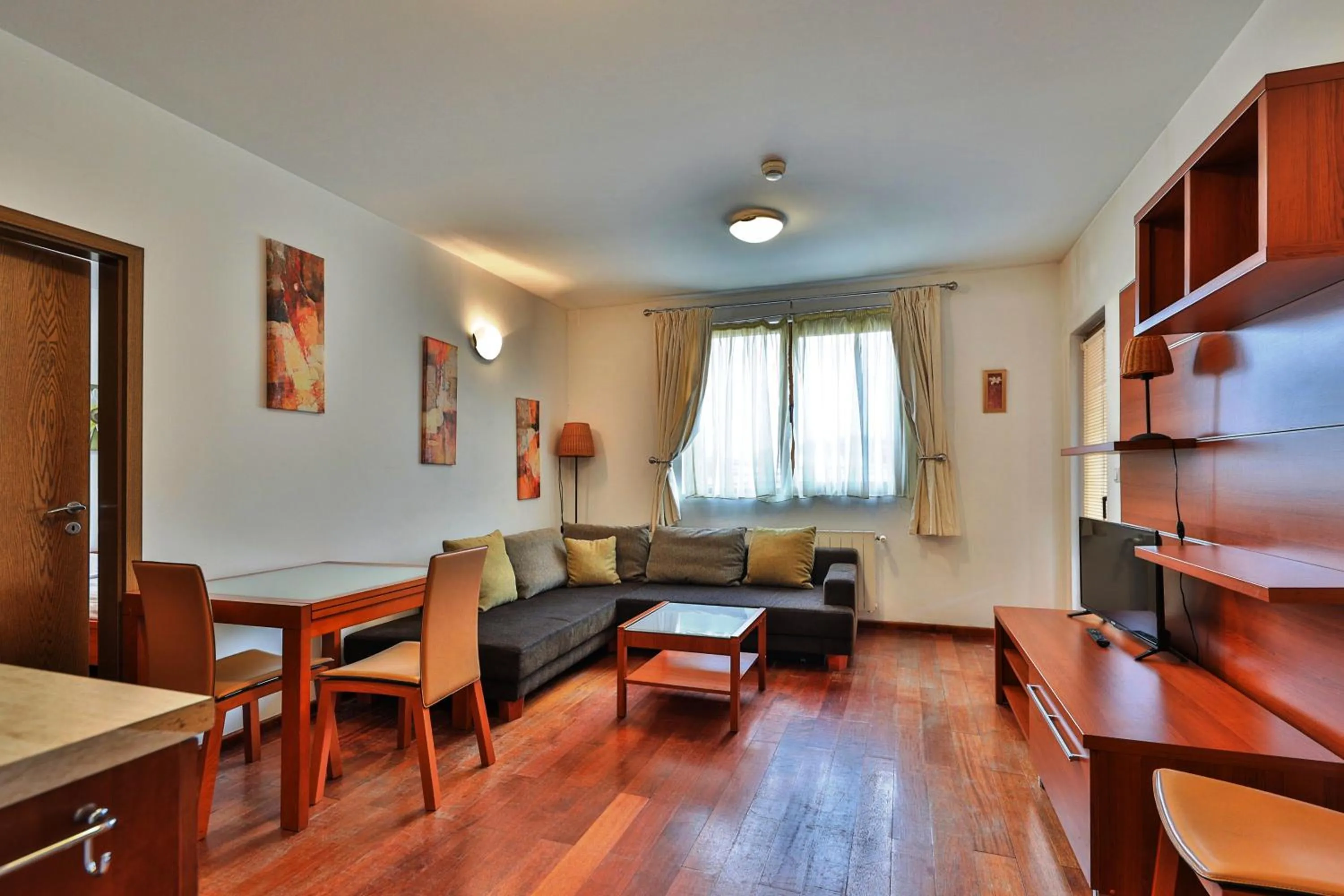 Living room in Bellevue Residence Apartments