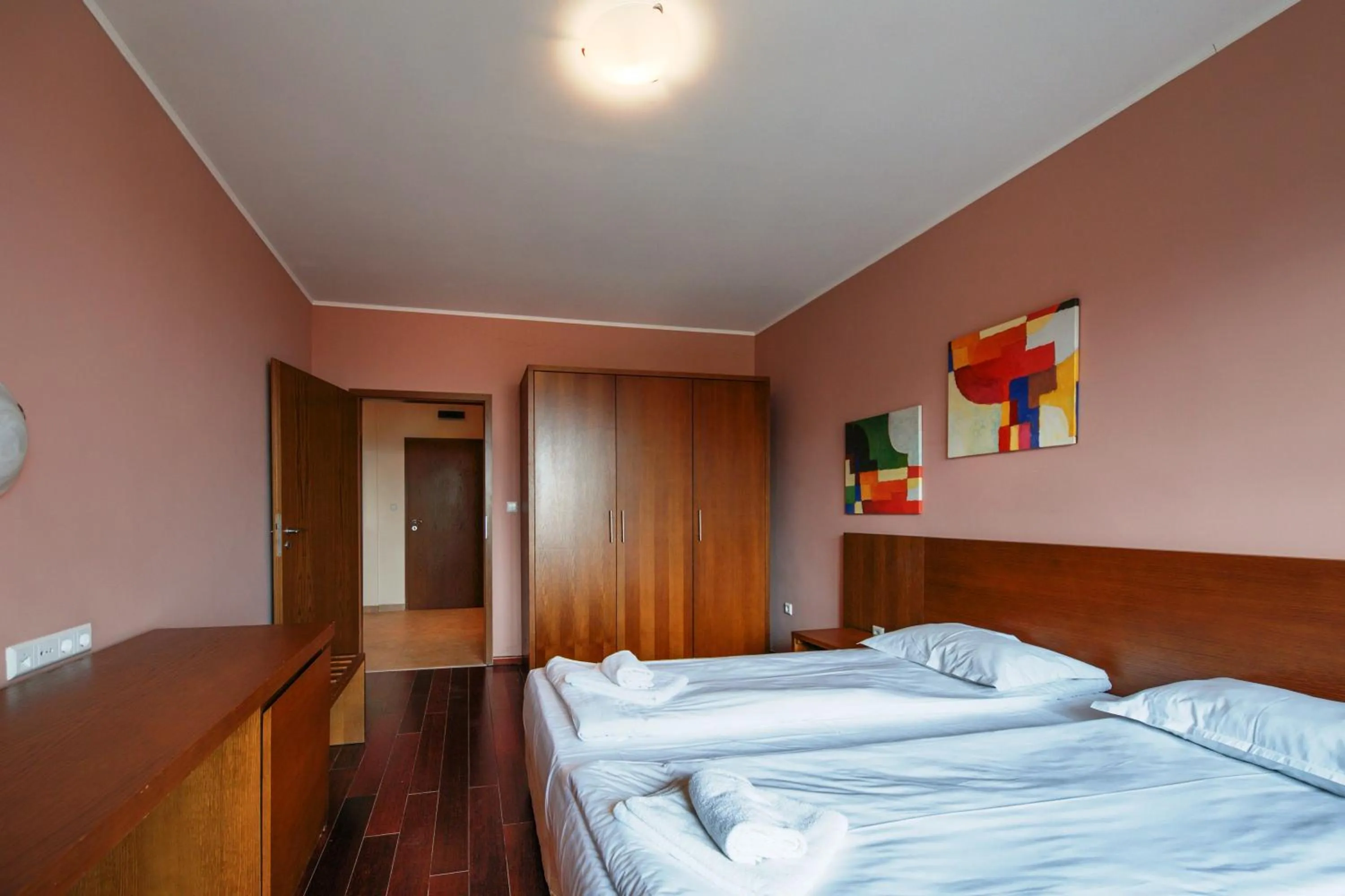 Bedroom, Bed in Bellevue Residence Apartments