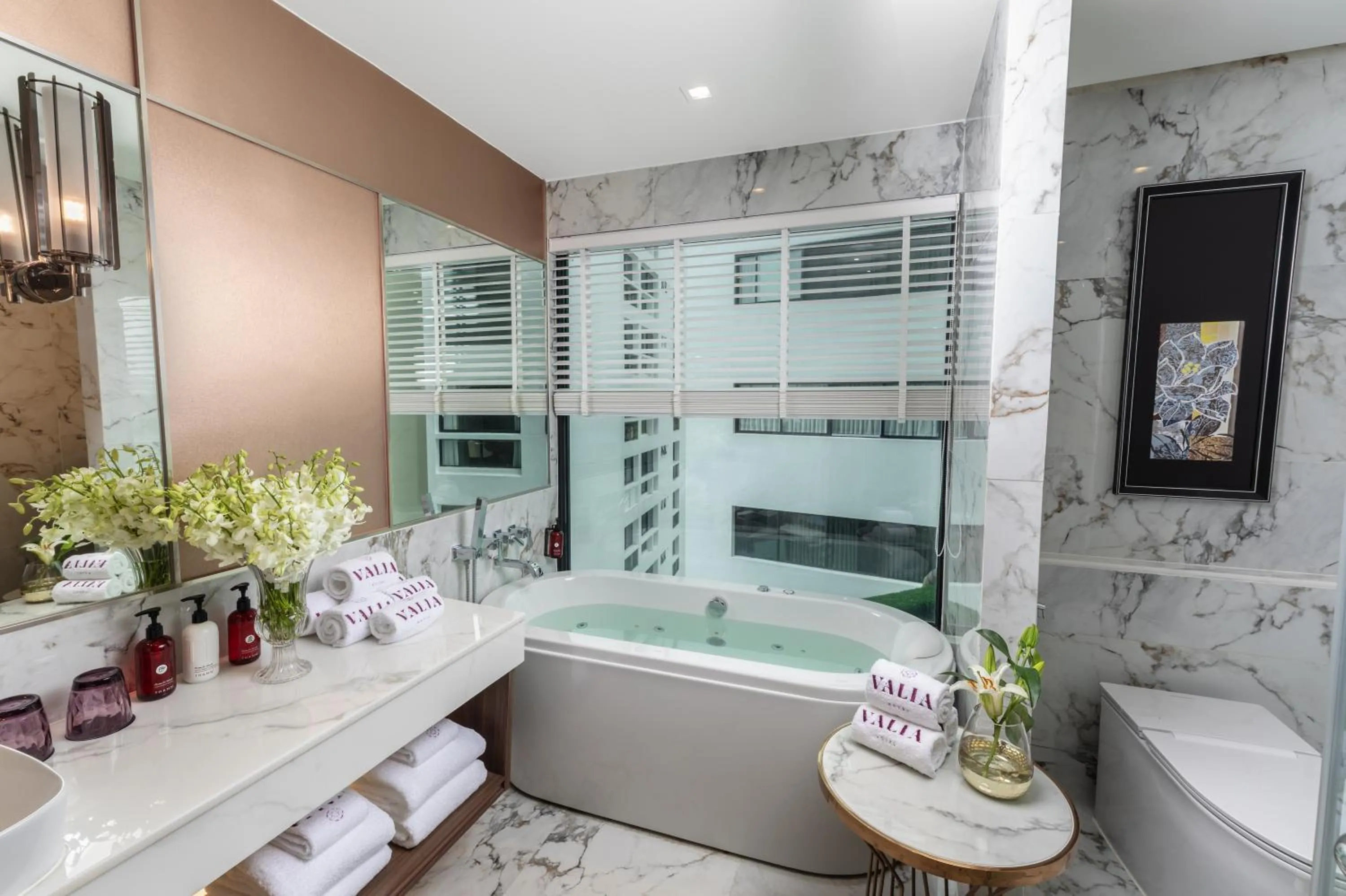 Bathroom in Valia Hotel Bangkok