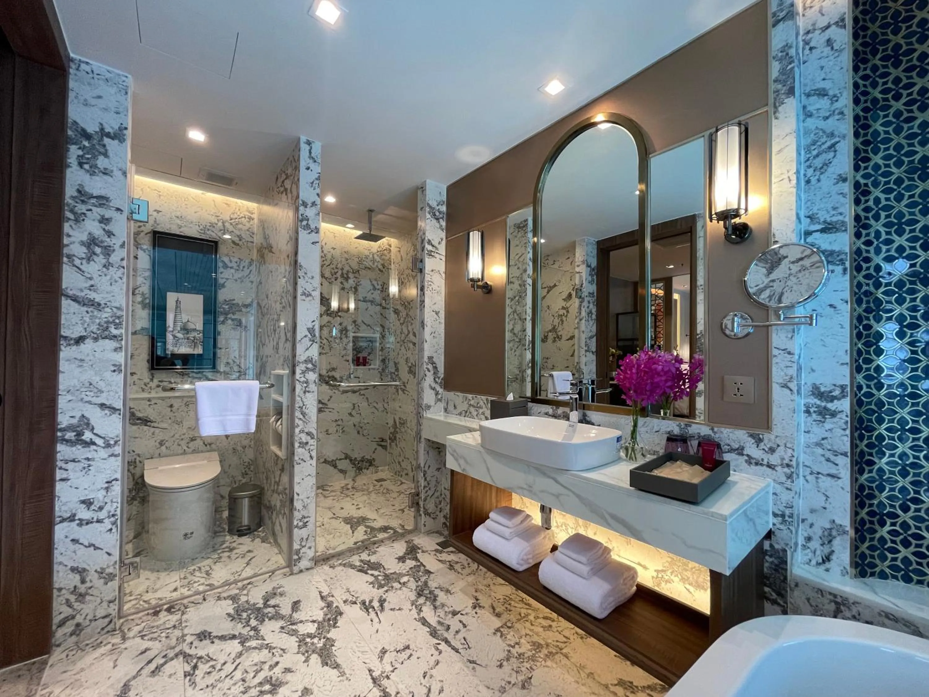 Bathroom in Valia Hotel Bangkok