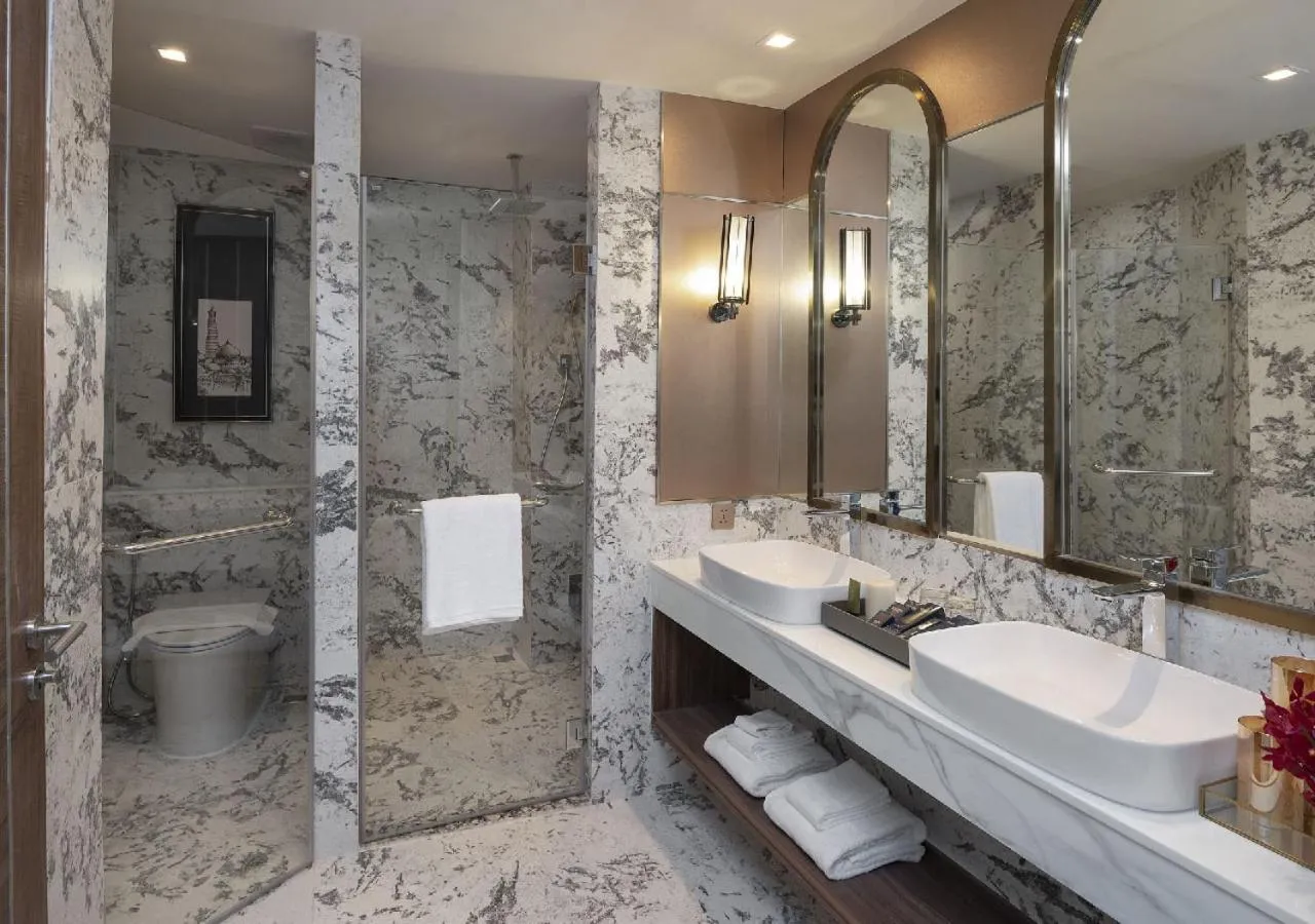 Shower in Valia Hotel Bangkok