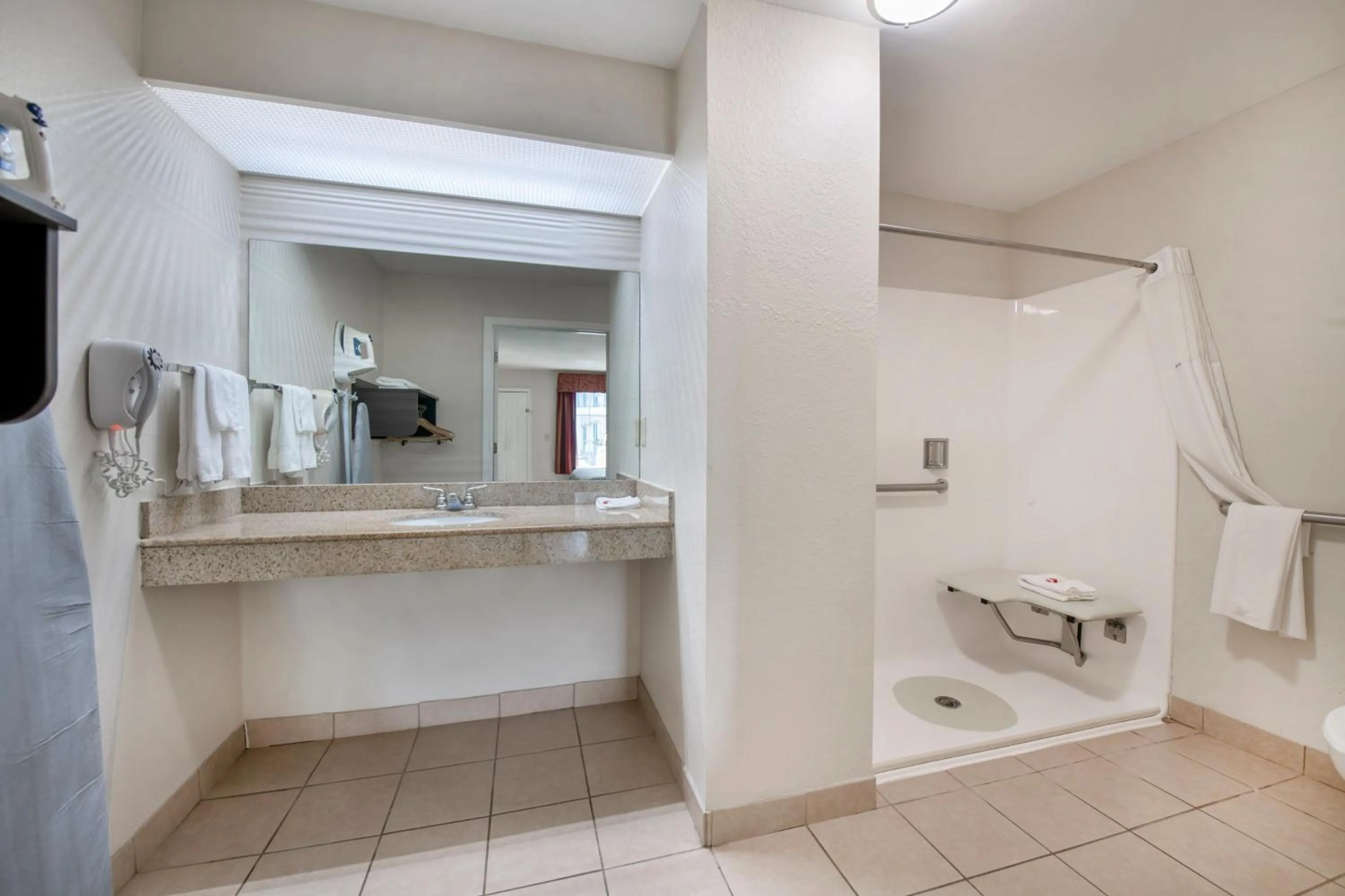 Bathroom in Motel 6 Macon, GA I 475