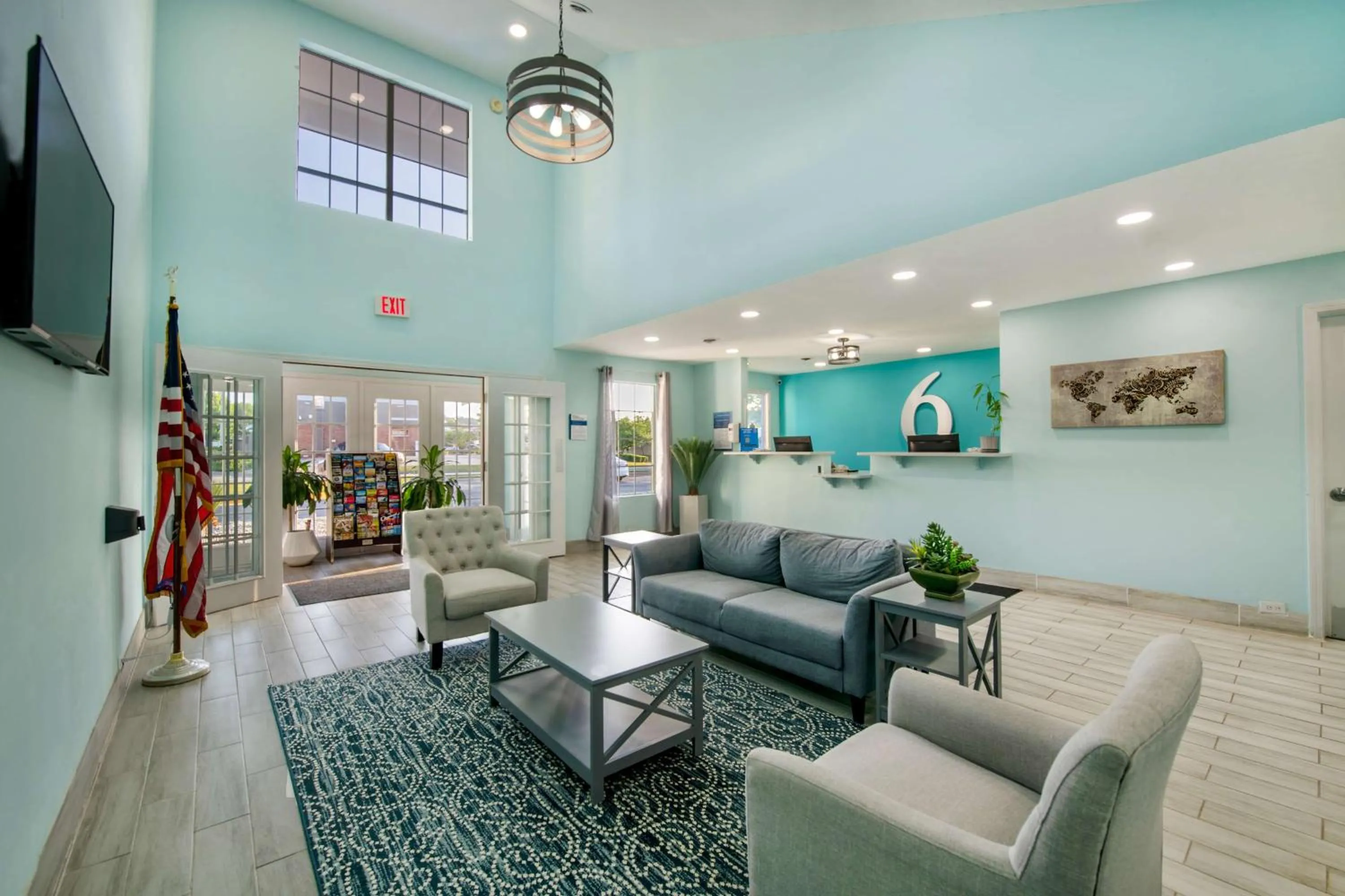 Communal lounge/ TV room in Motel 6 Macon, GA I 475