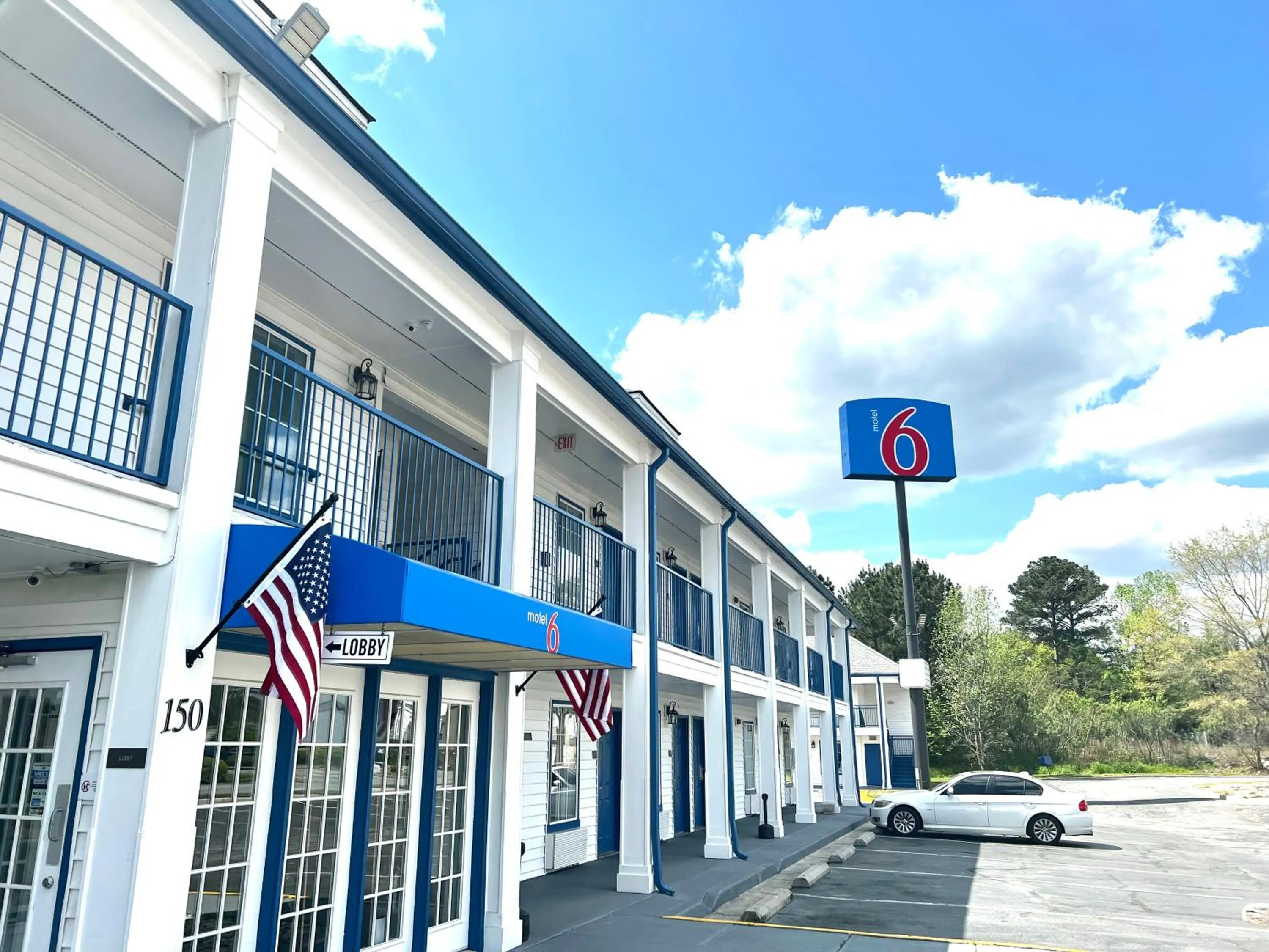 Property building in Motel 6 Macon, GA I 475