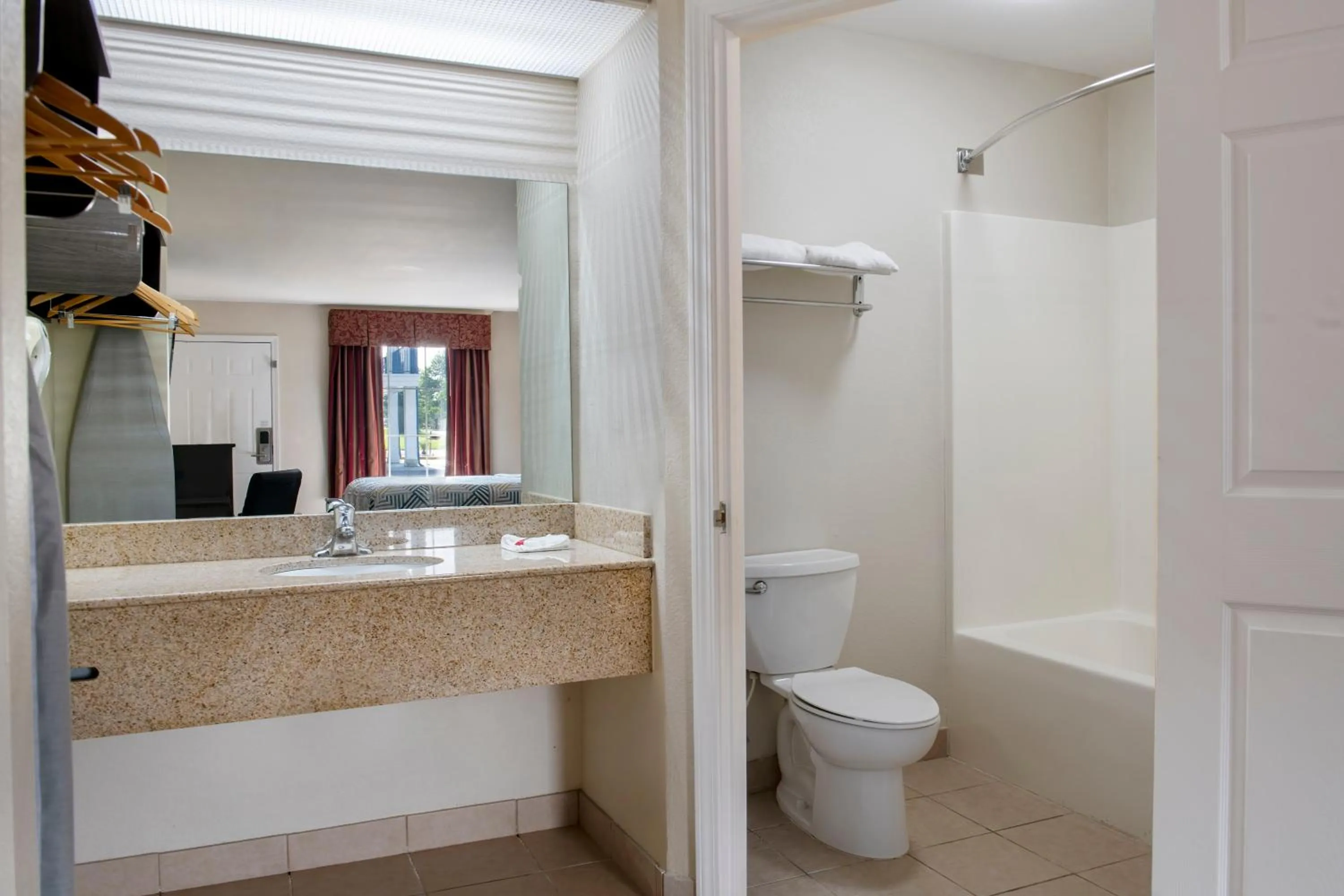 Bathroom in Motel 6 Macon, GA I 475