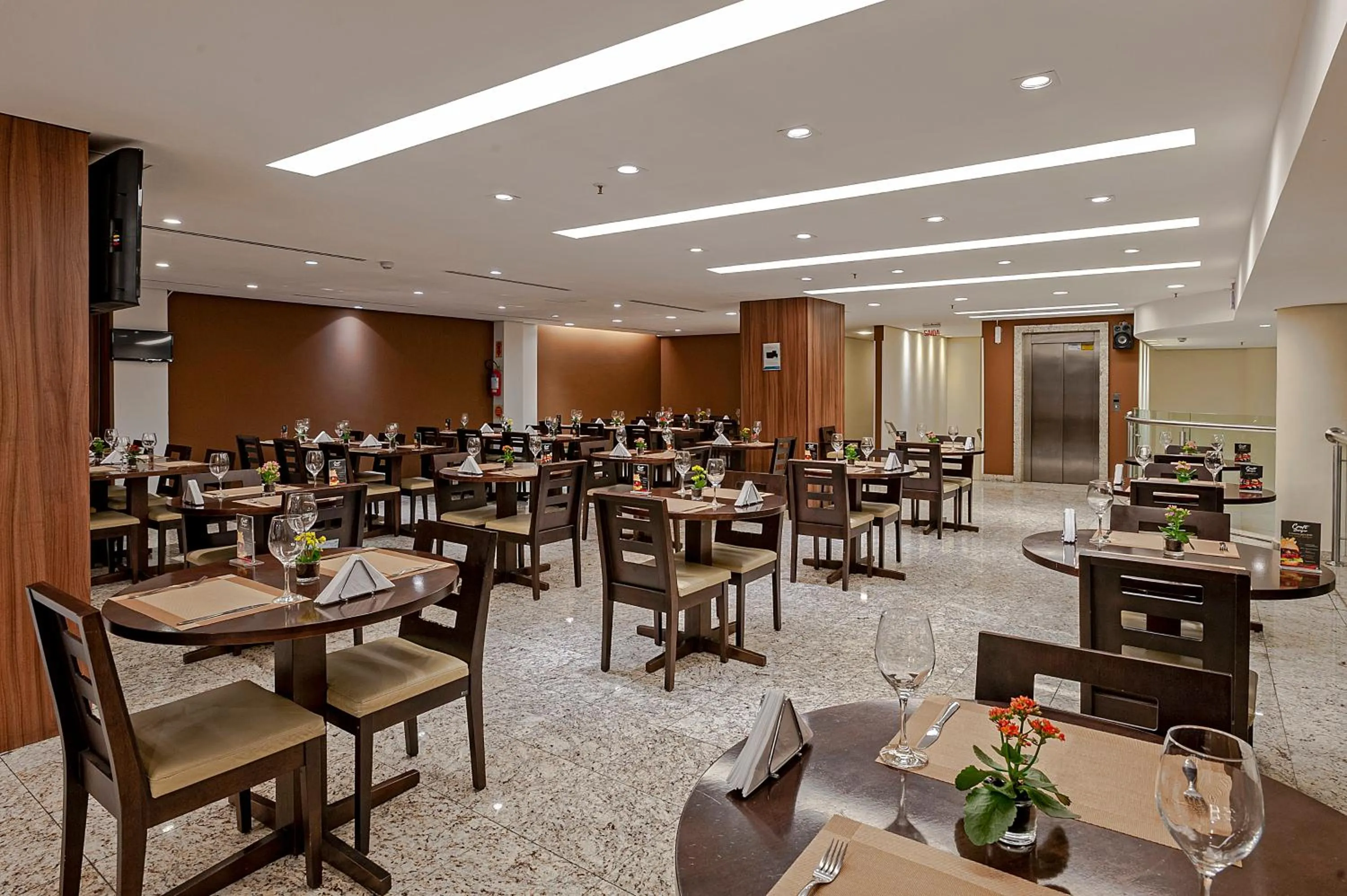 Restaurant/places to eat in Firenze Business Hotel