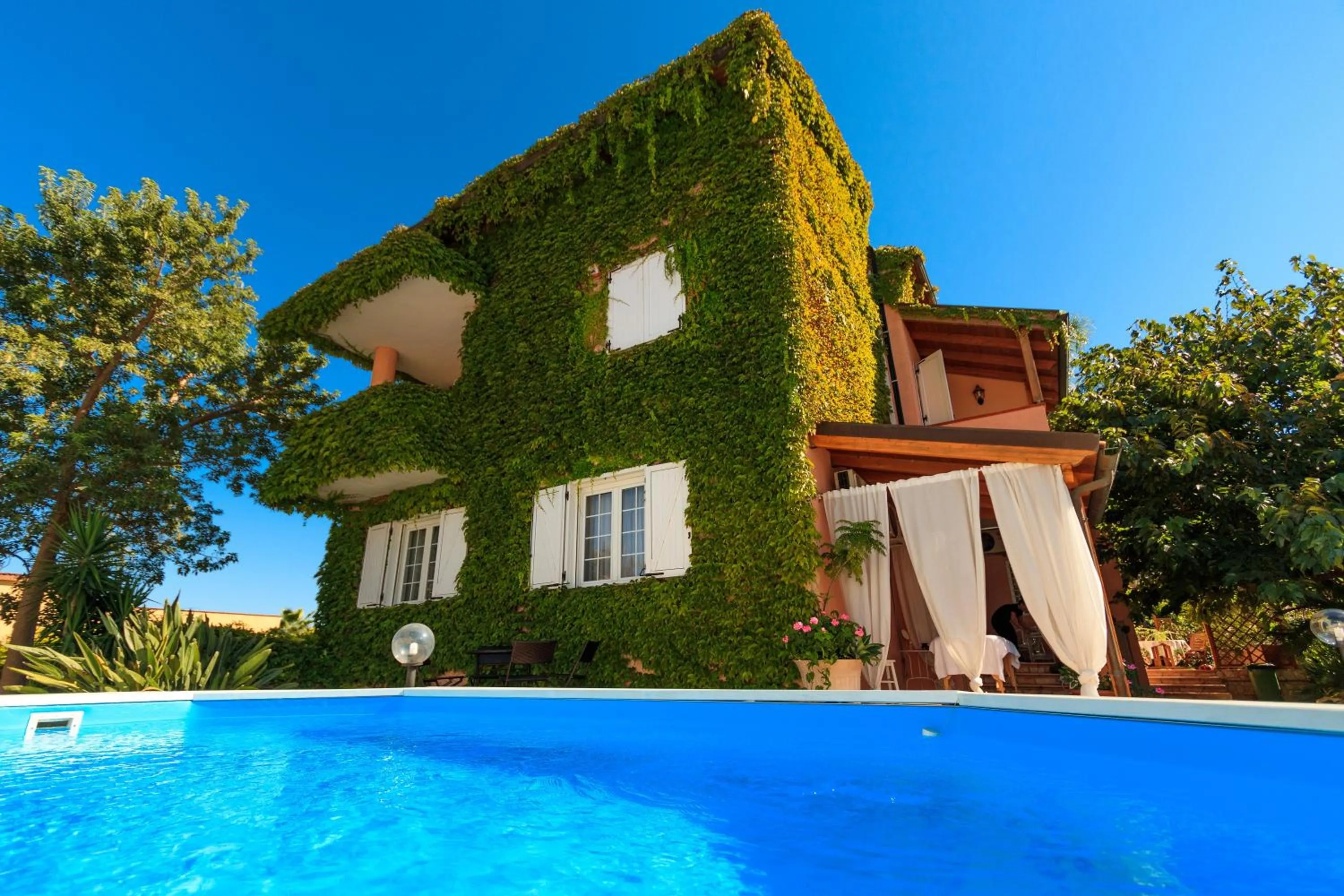 Property building in HB Le suites del Giardino