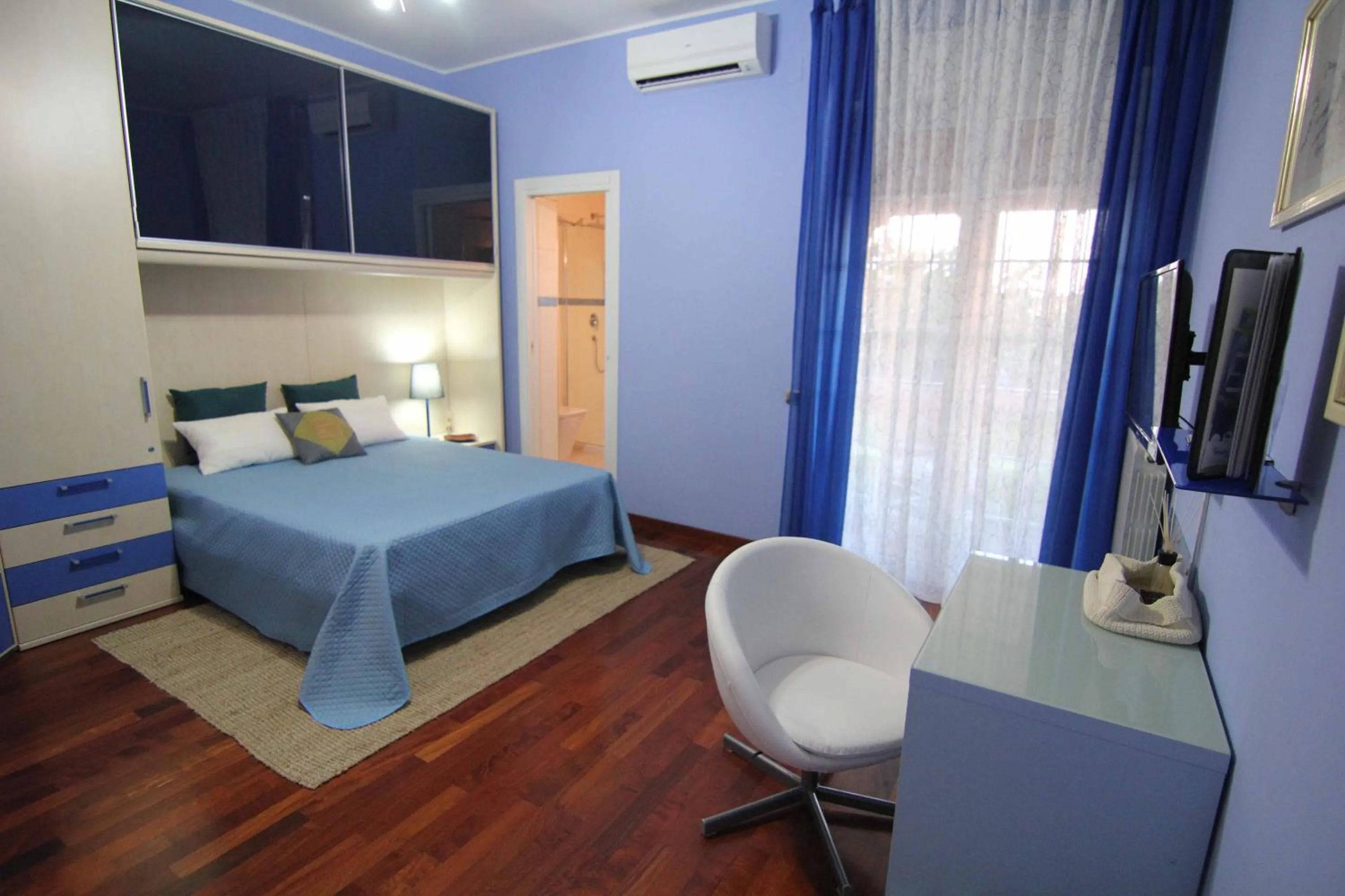 Photo of the whole room, Bed in HB Le suites del Giardino