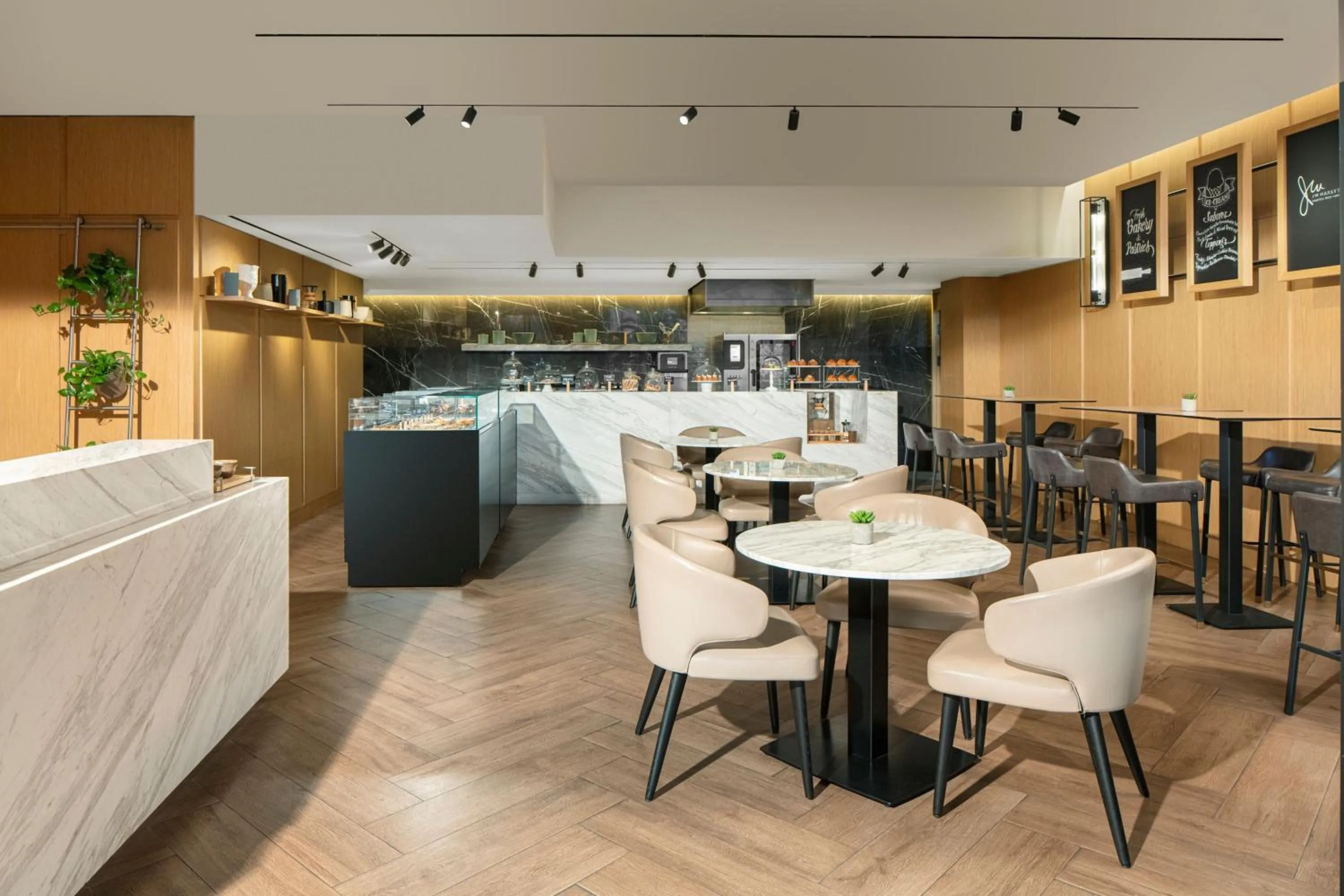 Restaurant/places to eat in JW Marriott Hotel Lima