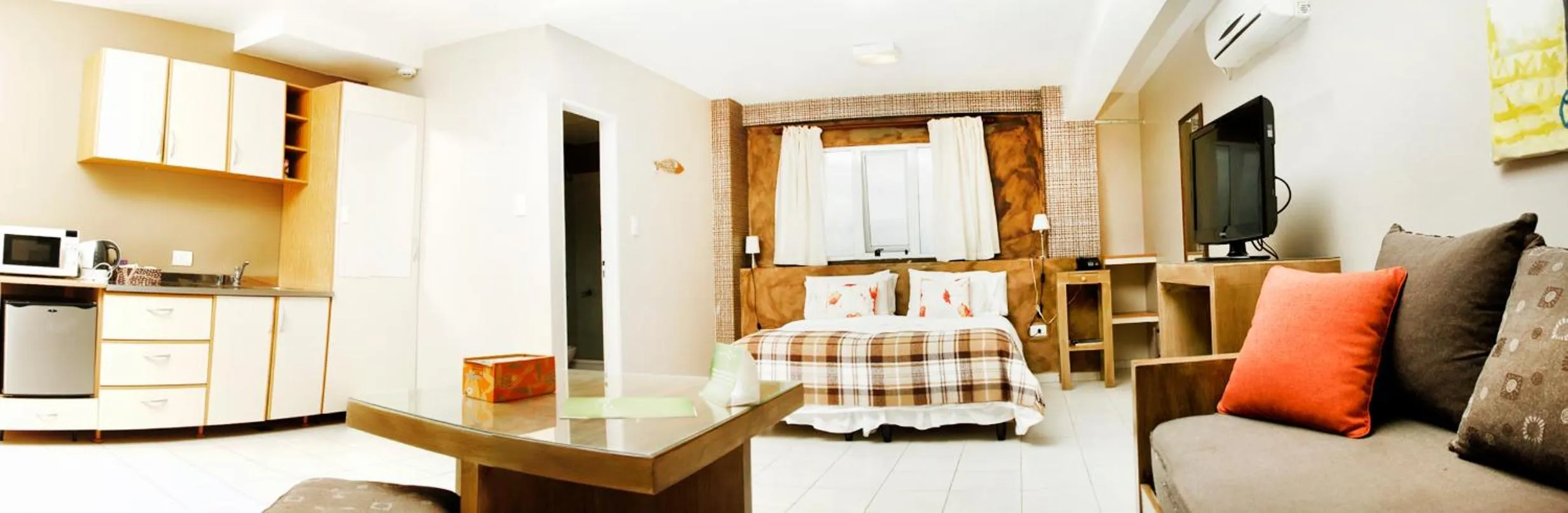 Photo of the whole room in La Rozada Suites