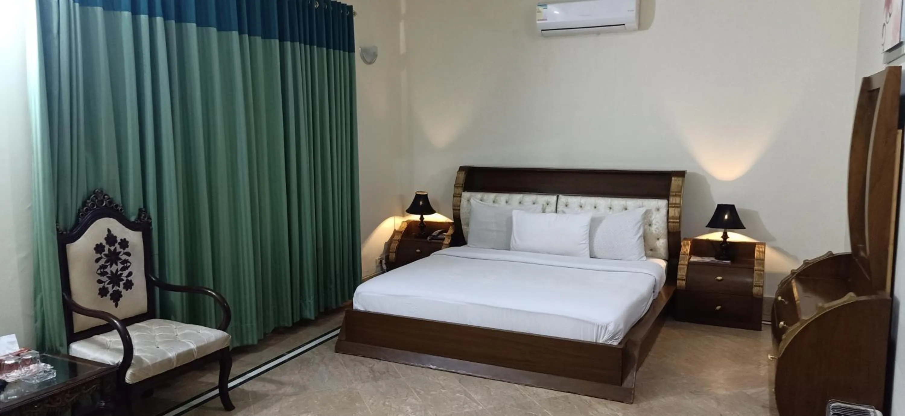Bed in Executive Galaxy Guest House Islamabad