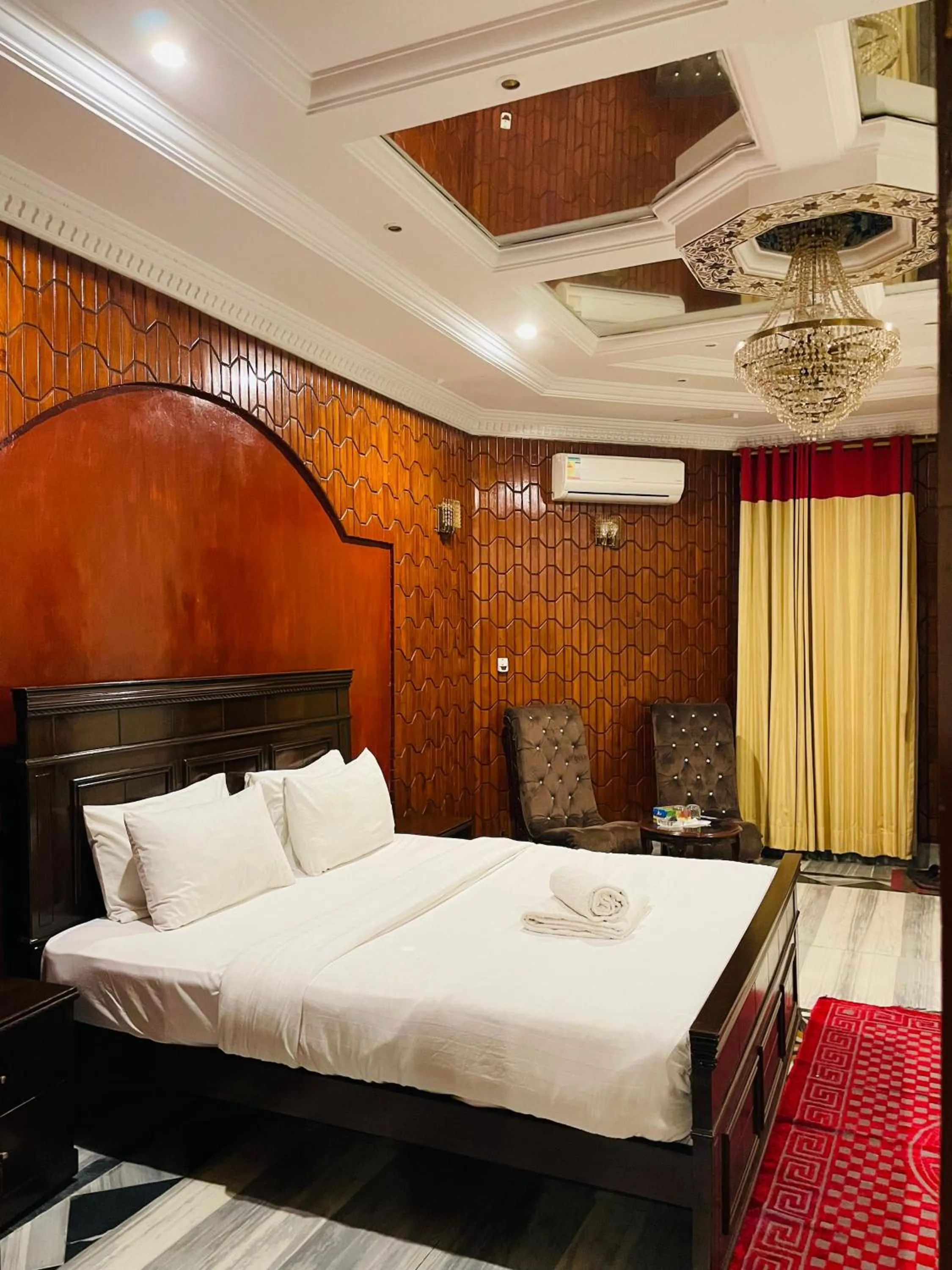 Bed in Executive Galaxy Guest House Islamabad