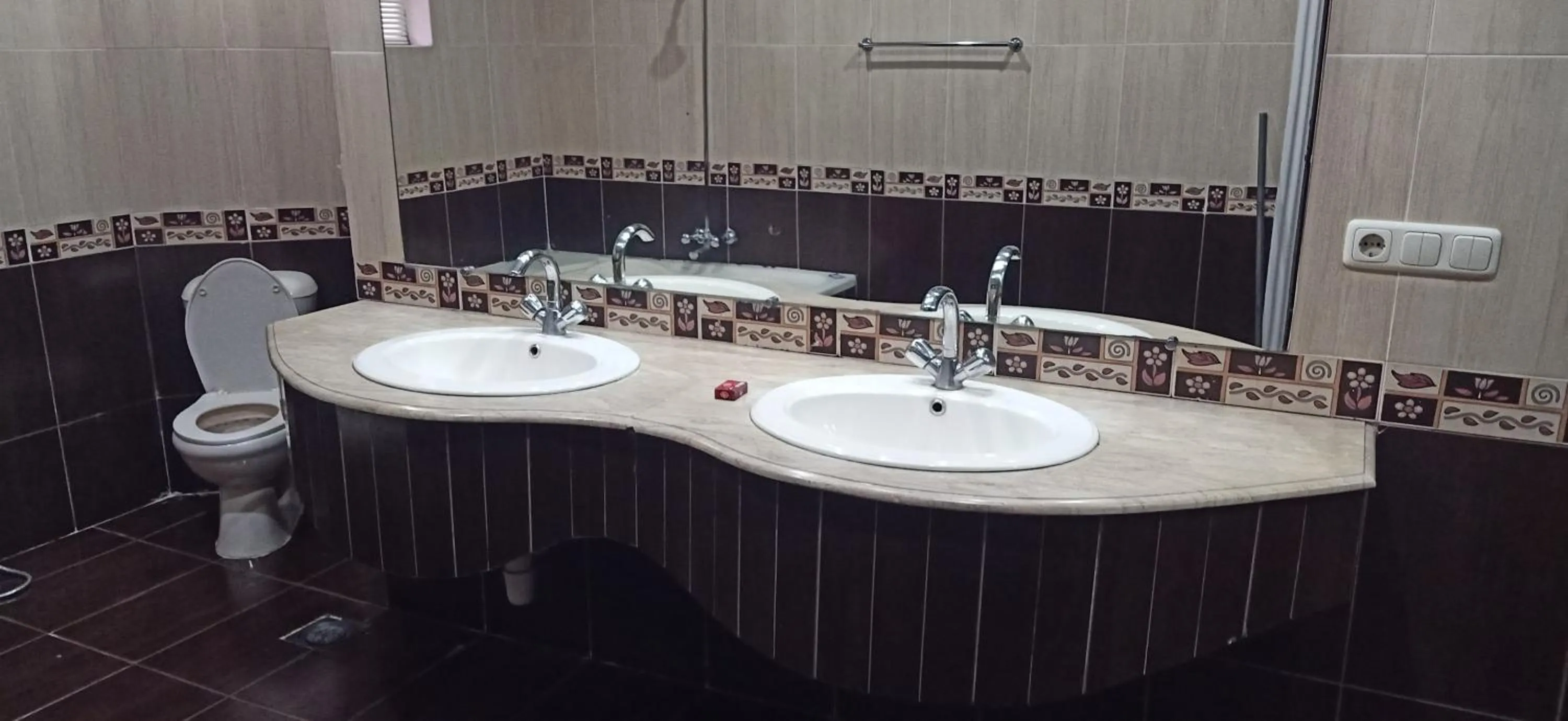 Toilet in Executive Galaxy Guest House Islamabad