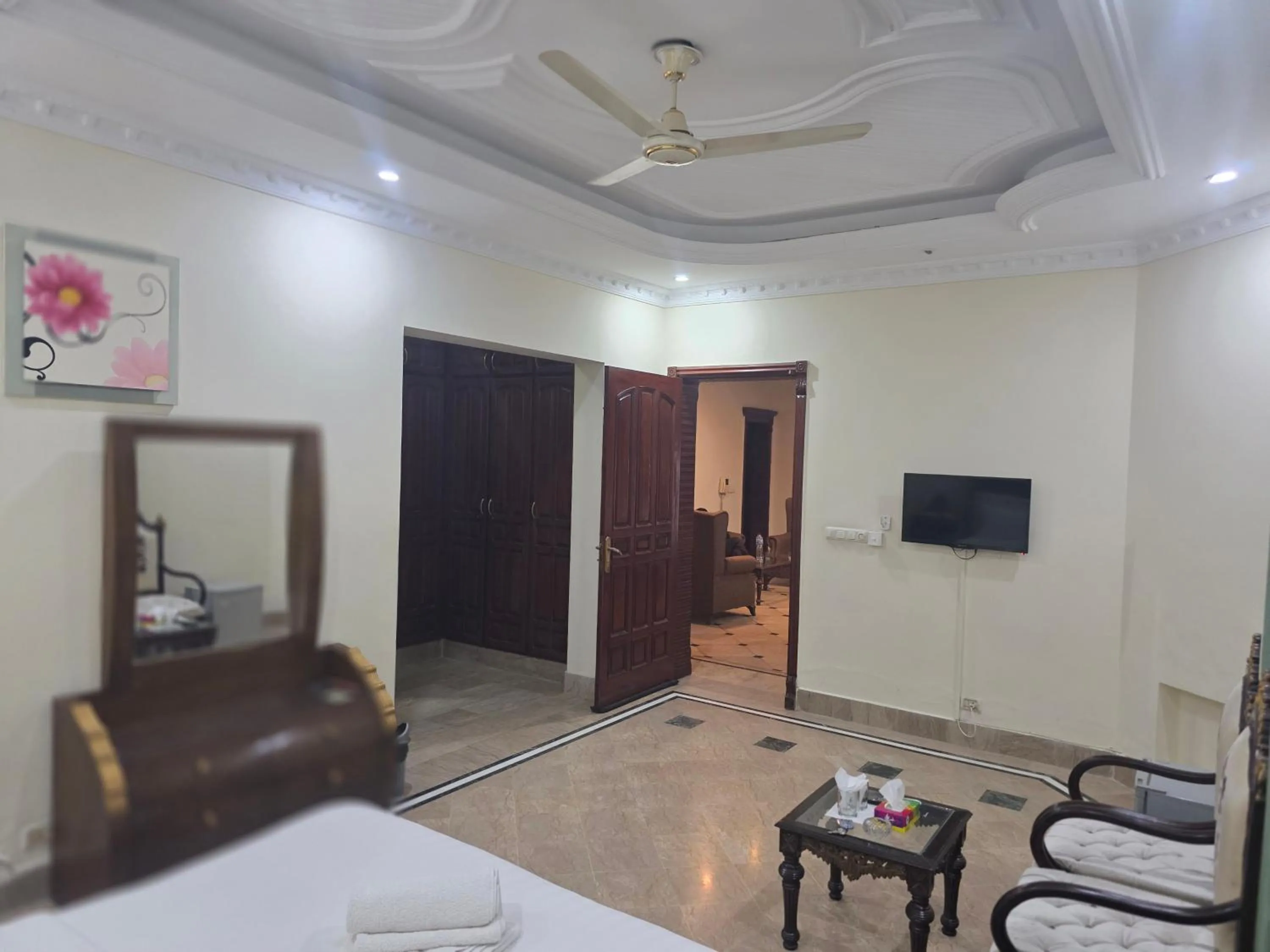 TV and multimedia, Bed in Executive Galaxy Guest House Islamabad