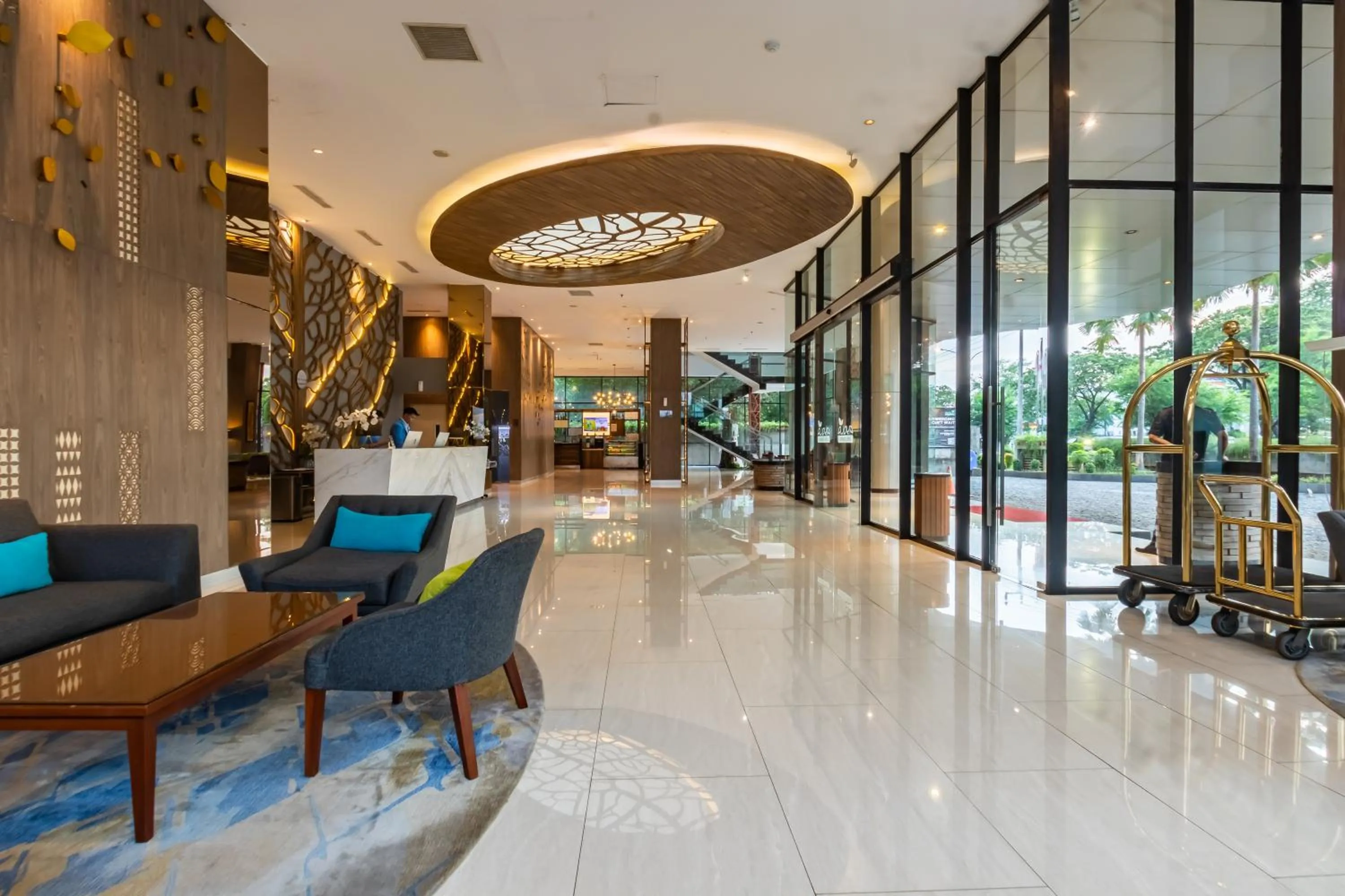 Lobby or reception in Hotel AYOLA Lippo Cikarang