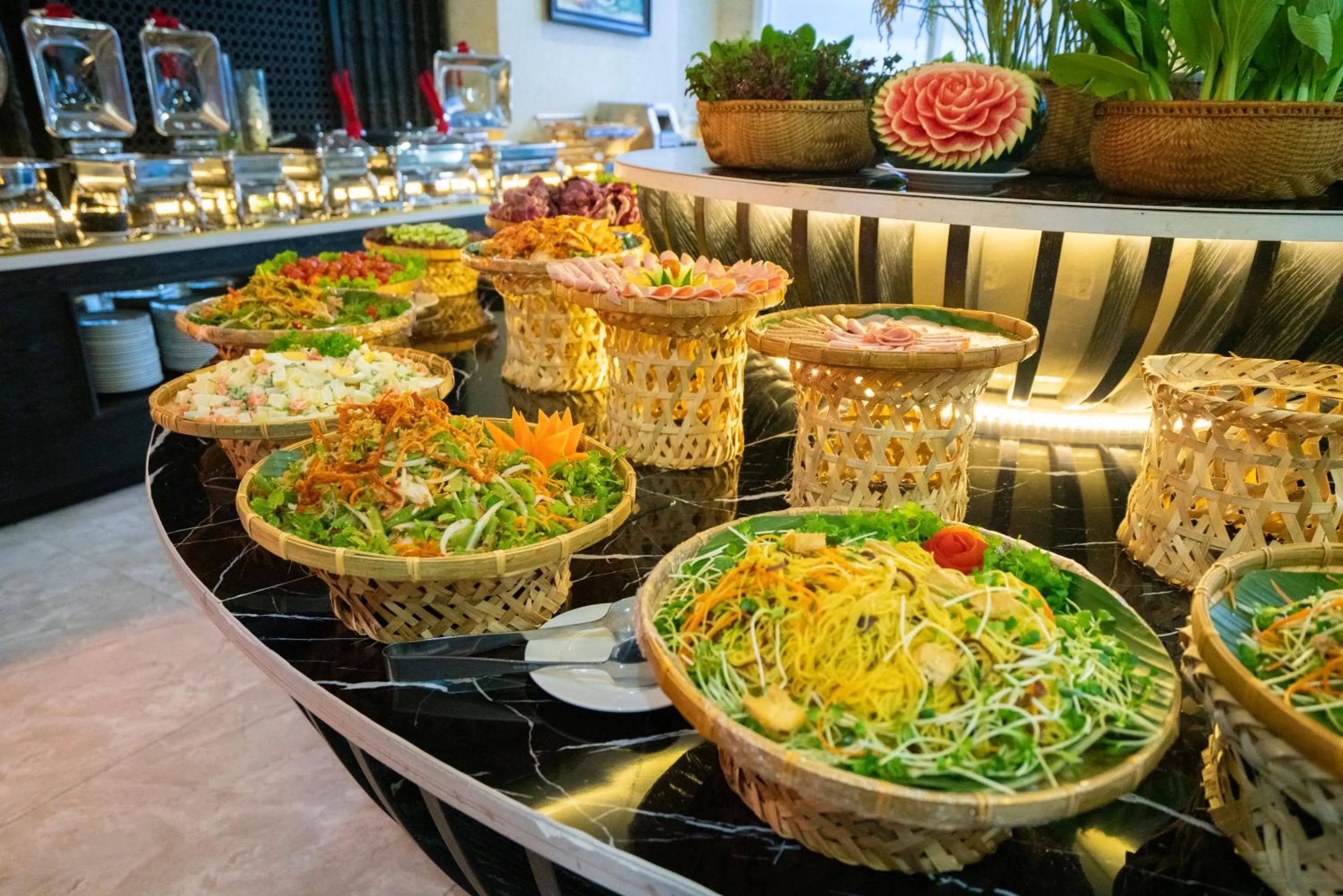 Restaurant/places to eat in Fivitel Da Nang