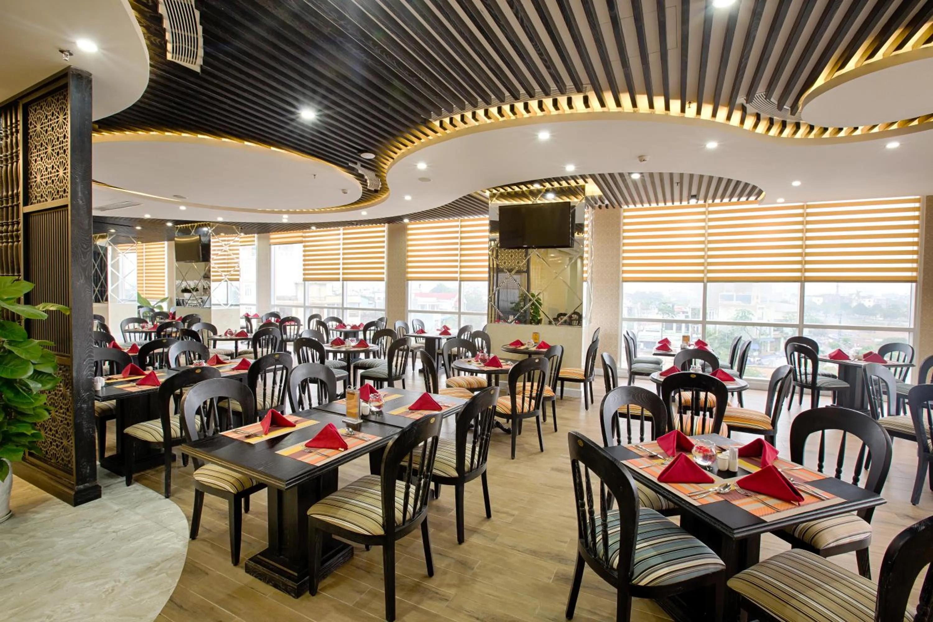 Restaurant/places to eat in Fivitel Da Nang