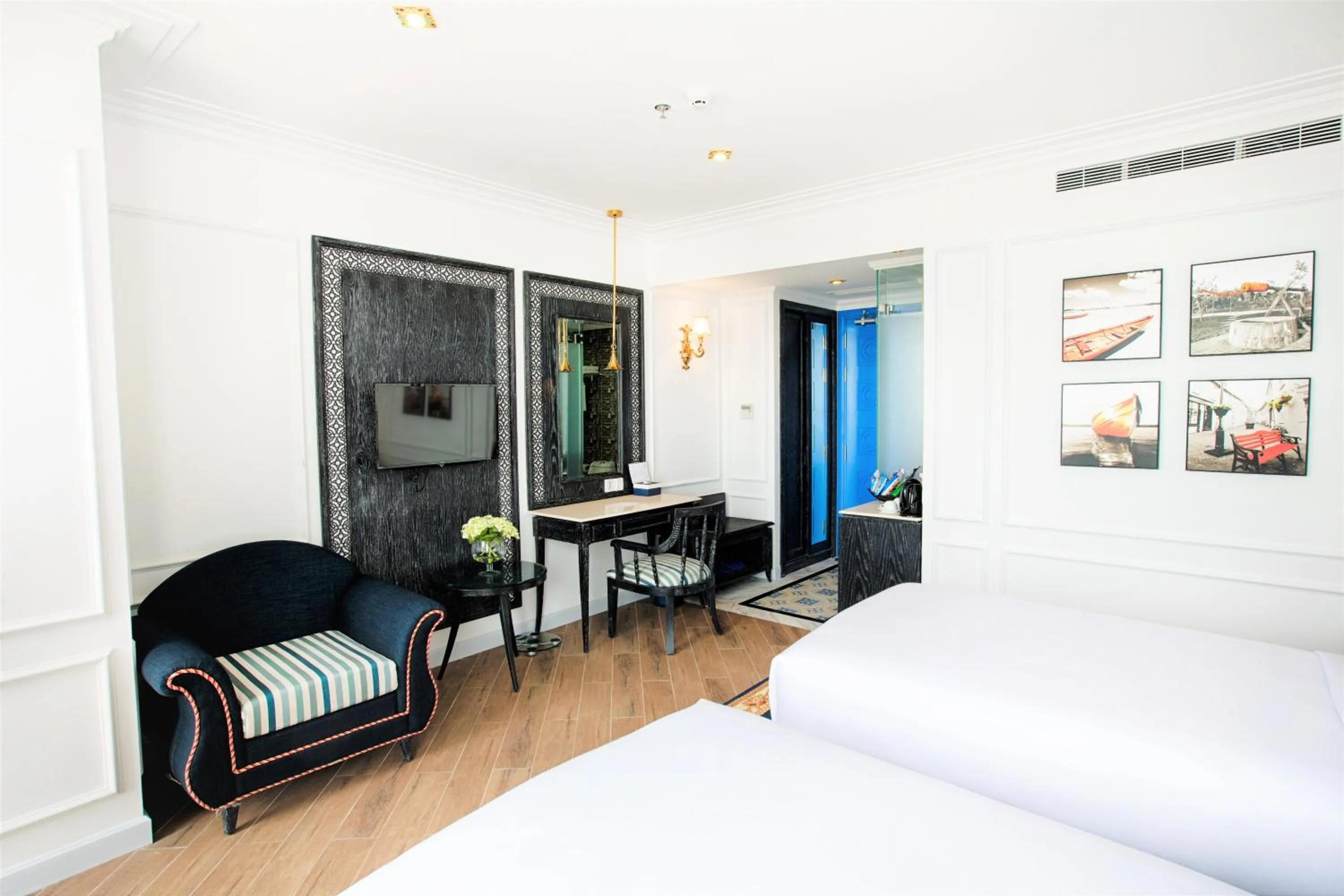 Food and drinks, Bed in Fivitel Da Nang