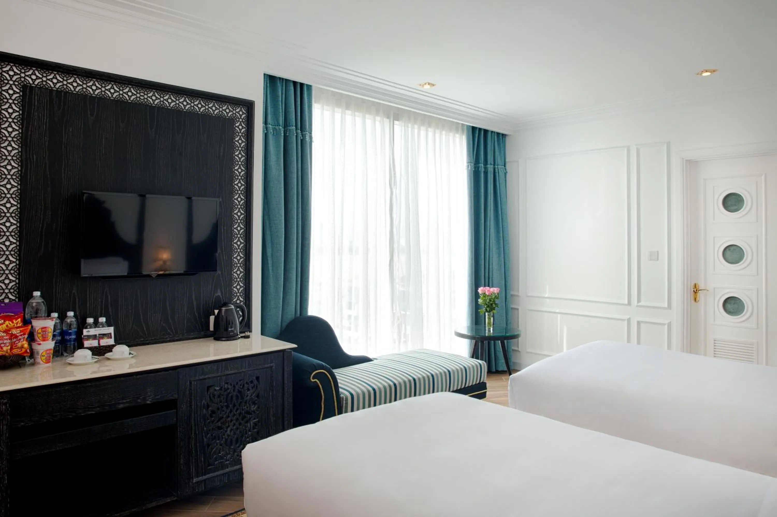 Communal lounge/ TV room, Bed in Fivitel Da Nang