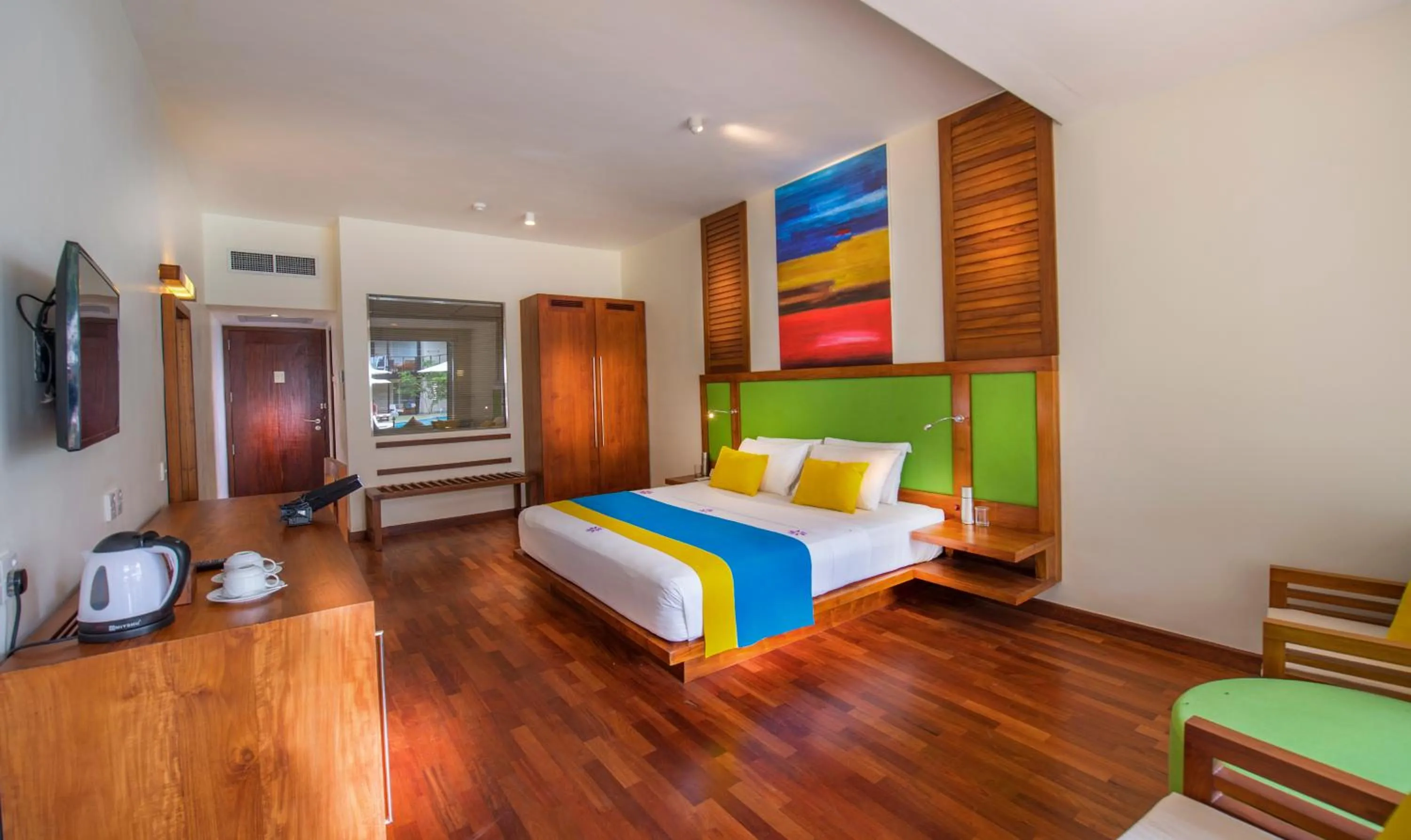 Coffee/tea facilities, Bed in Mermaid Hotel & Club