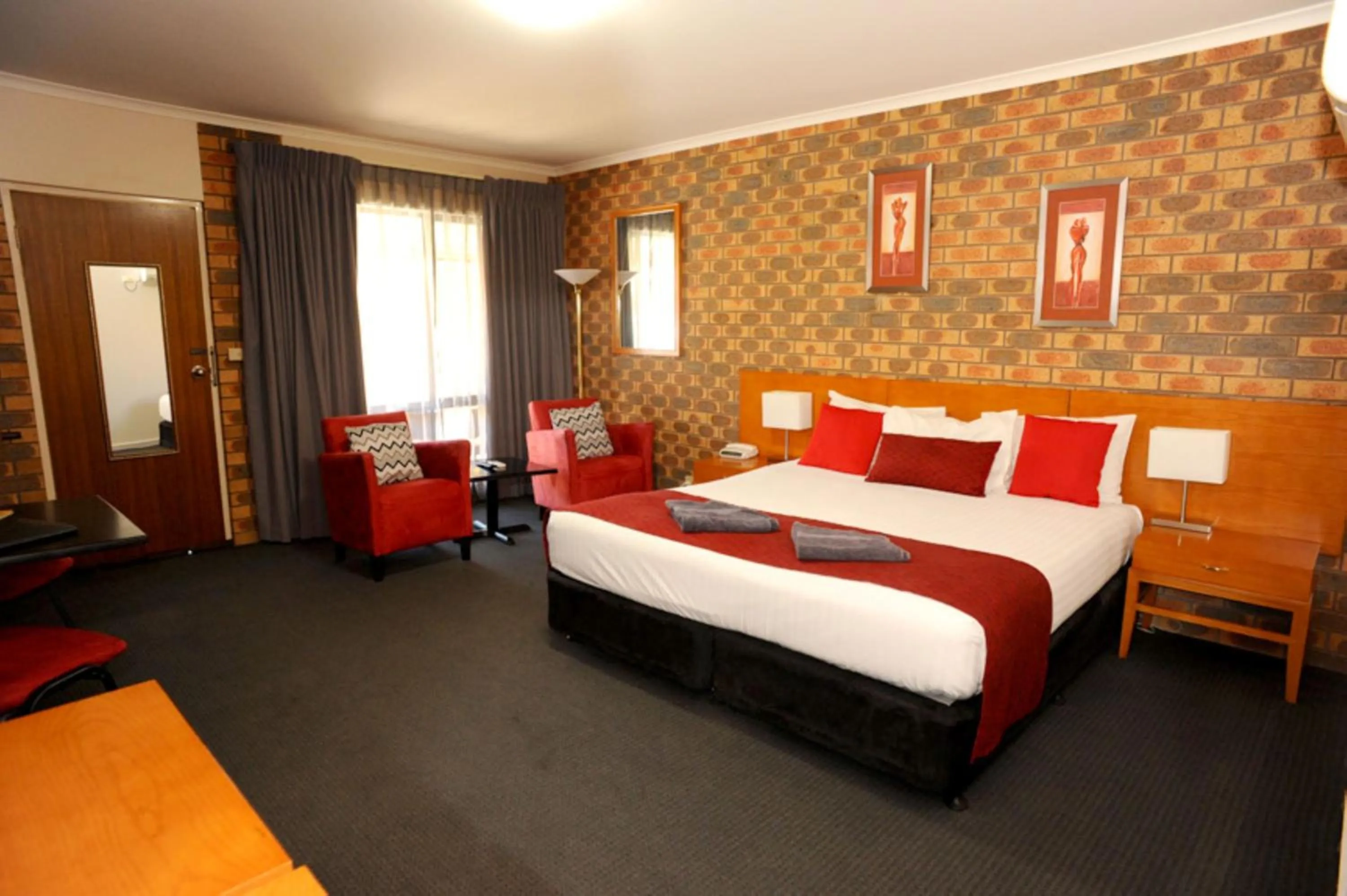 Bedroom, Bed in Horsham Mid City Court Motel