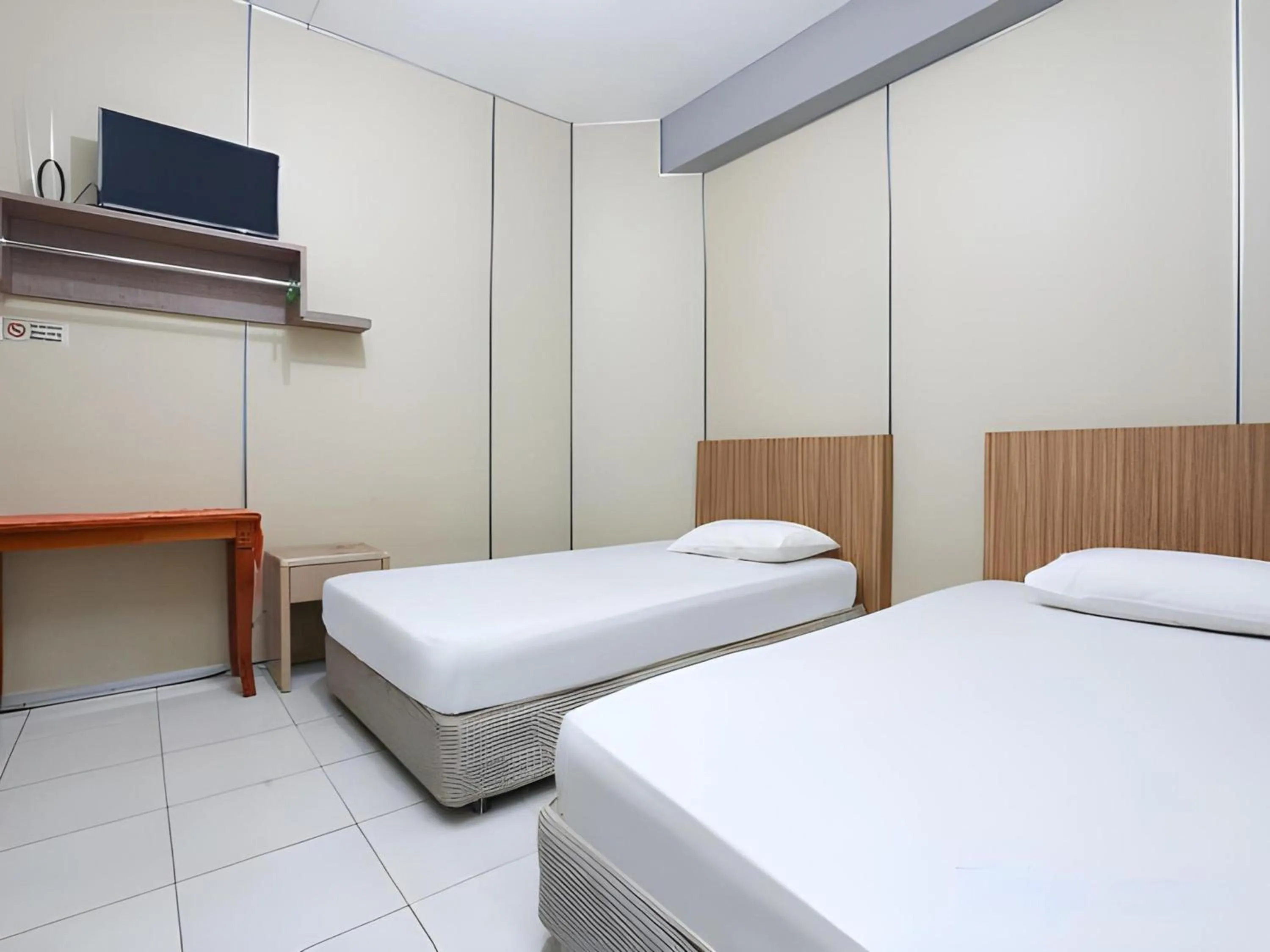 Photo of the whole room in SPOT ON 89796 D'noor Budget Inn