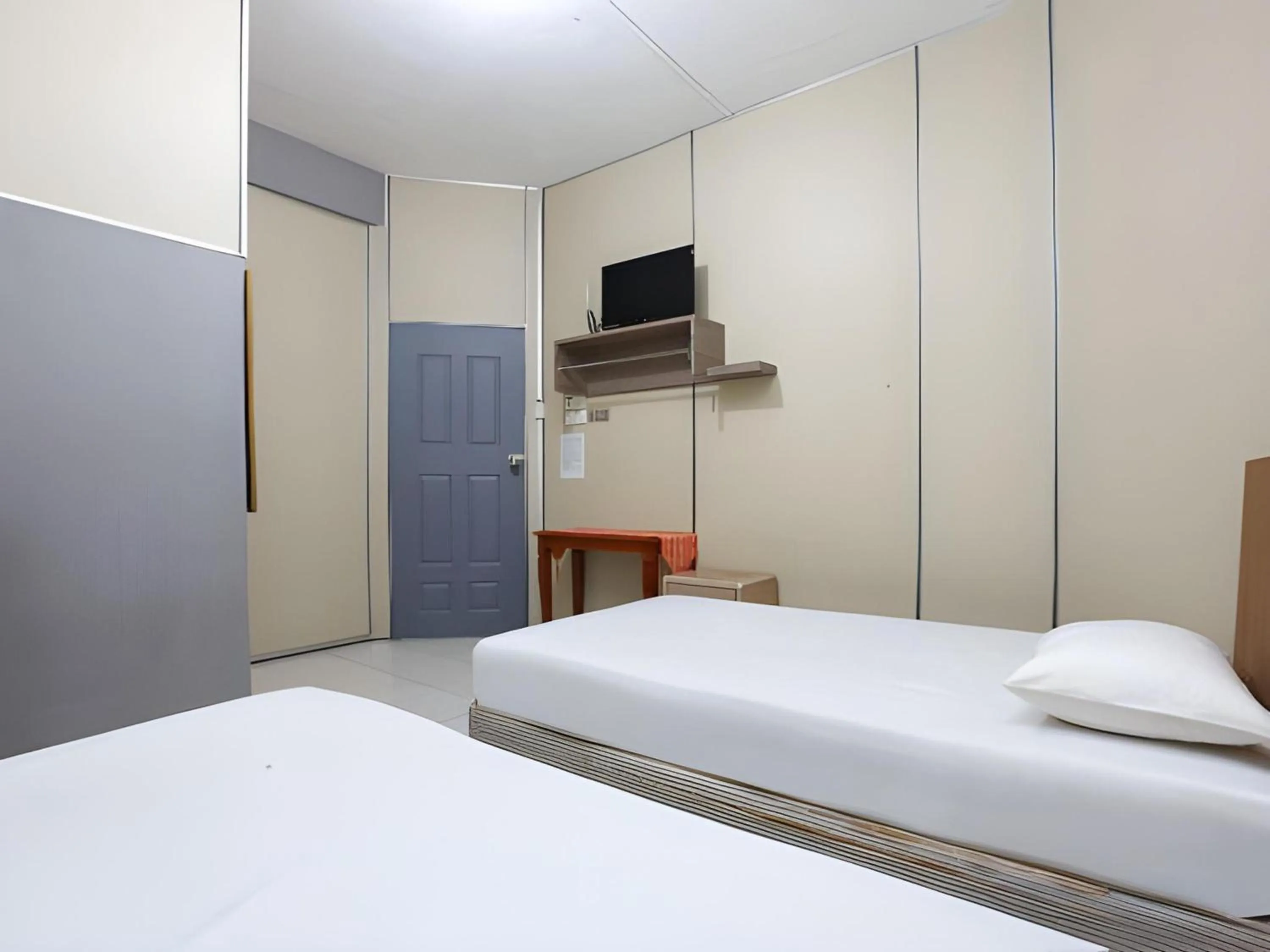 Photo of the whole room in SPOT ON 89796 D'noor Budget Inn