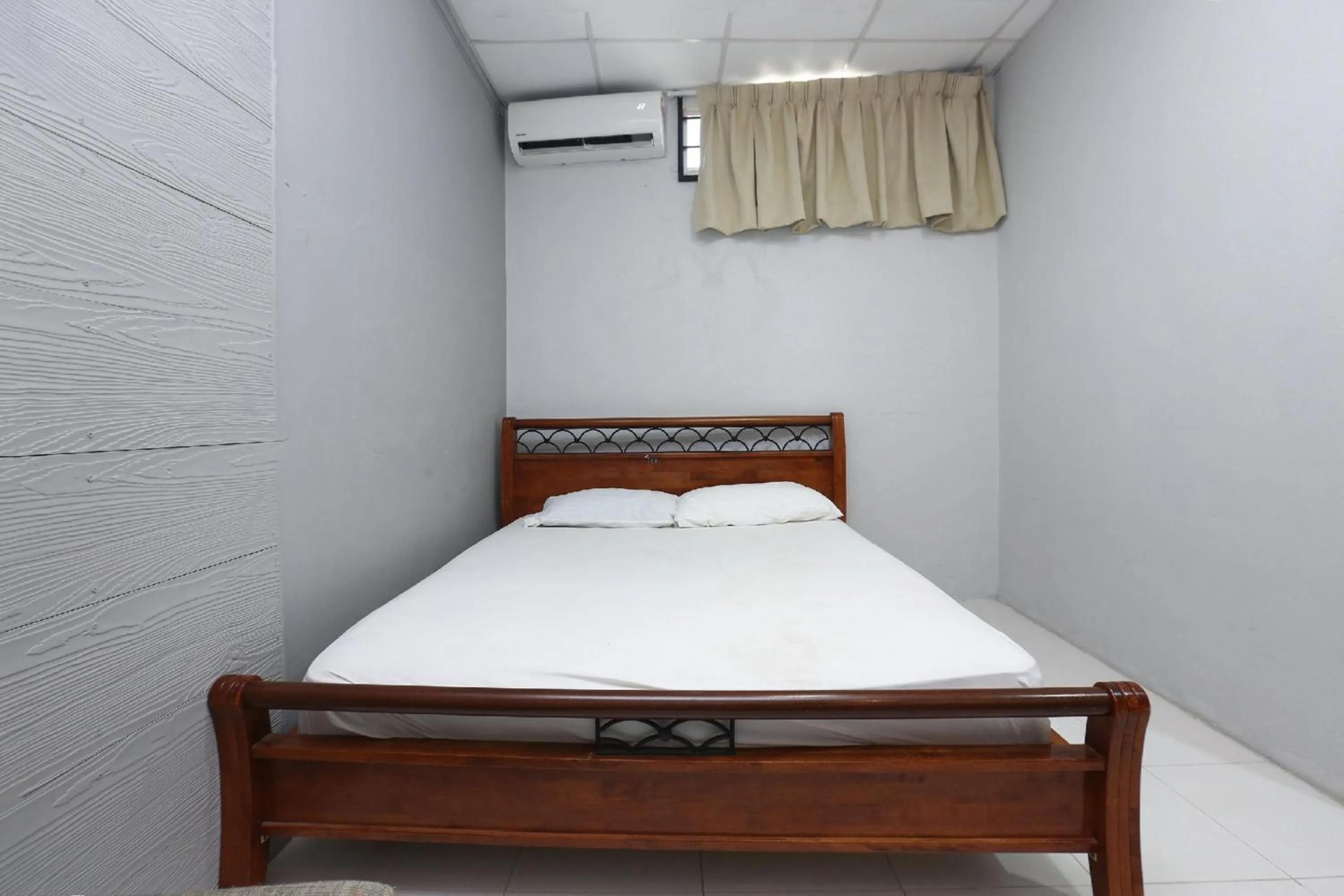 Bedroom in SPOT ON 89796 D'noor Budget Inn